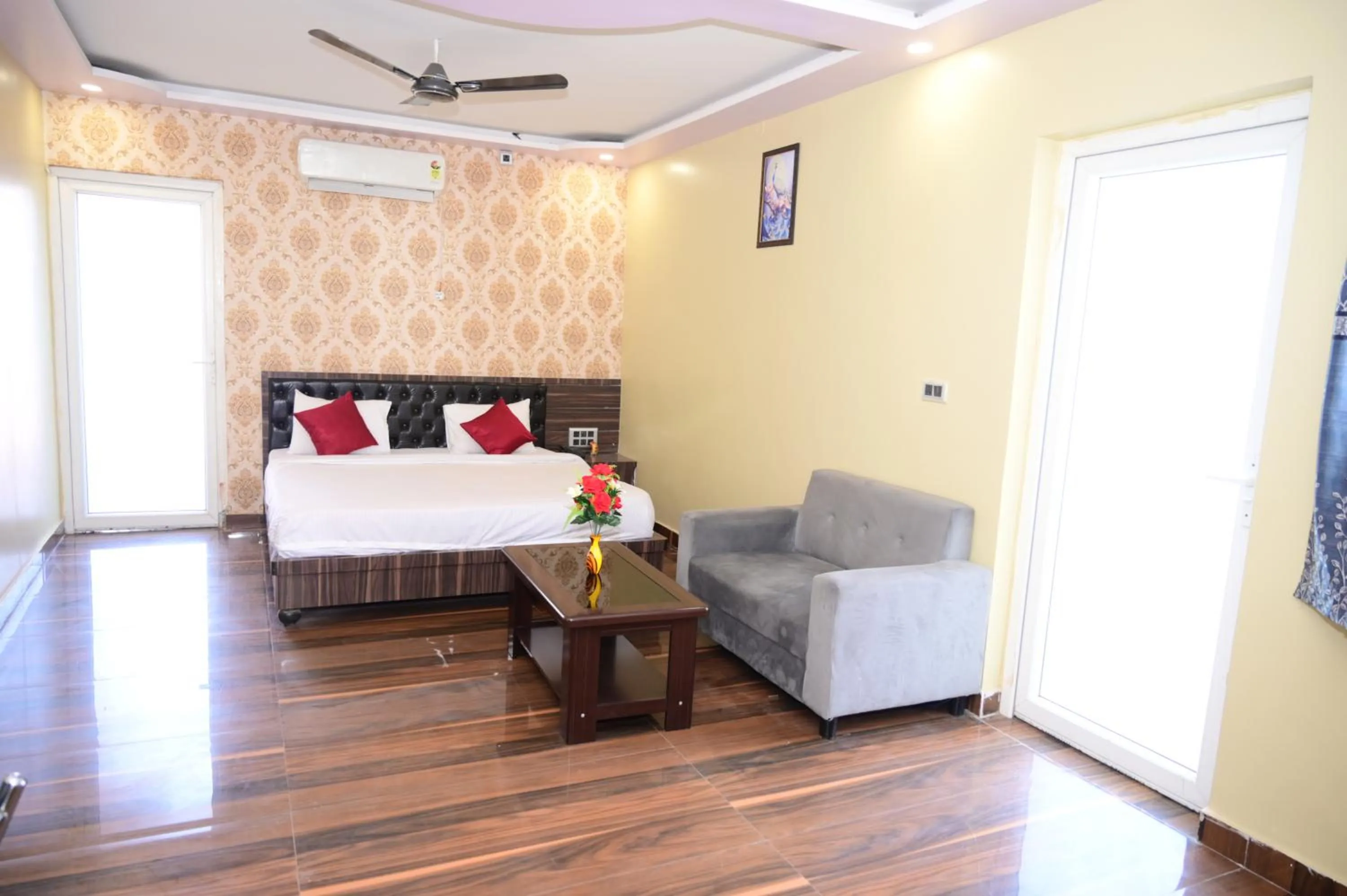 Photo of the whole room, Bed in HOTEL GM INTERNATIONAL