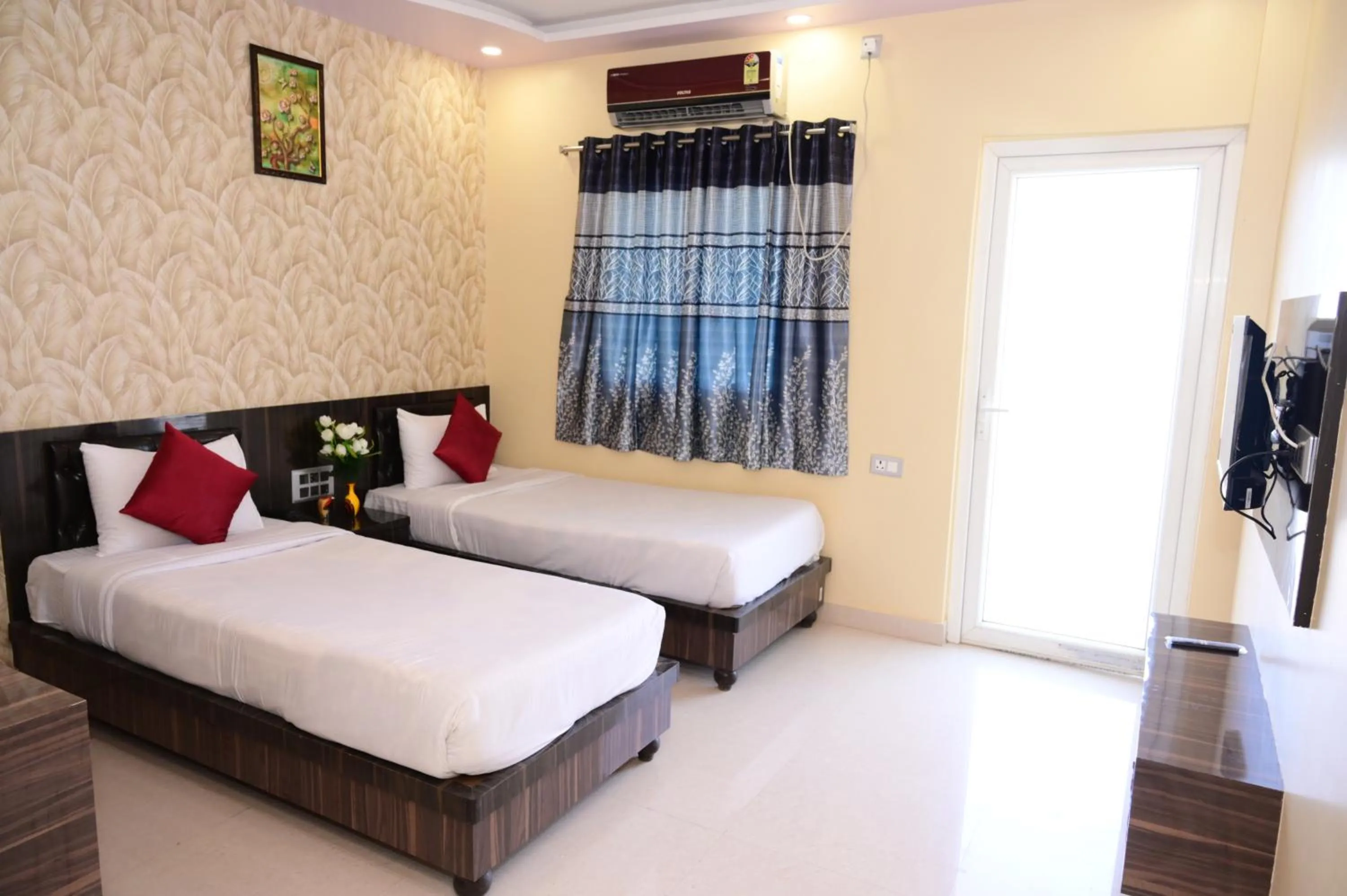 Photo of the whole room, Bed in HOTEL GM INTERNATIONAL