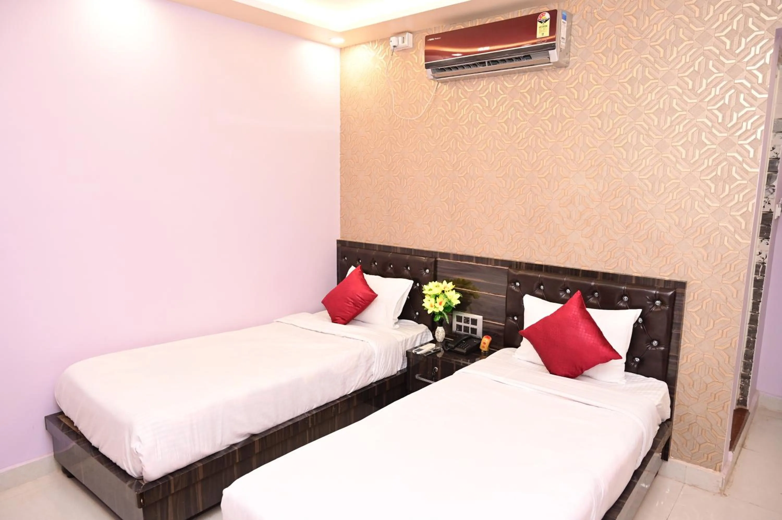 Bed in HOTEL GM INTERNATIONAL