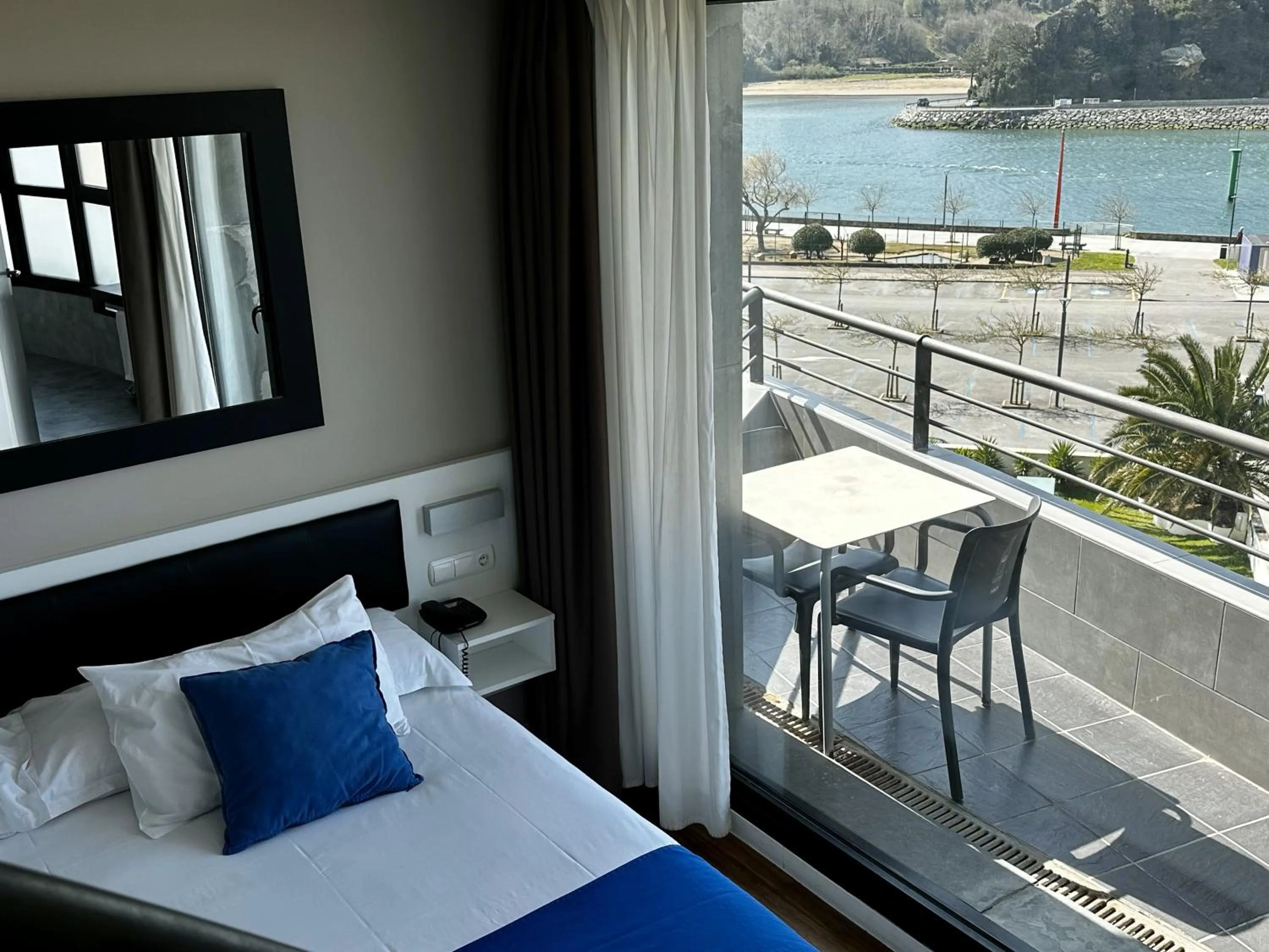 Bedroom, Bed in Hotel & Thalasso Villa Antilla - Habitaciones con Terraza - Thalasso incluida