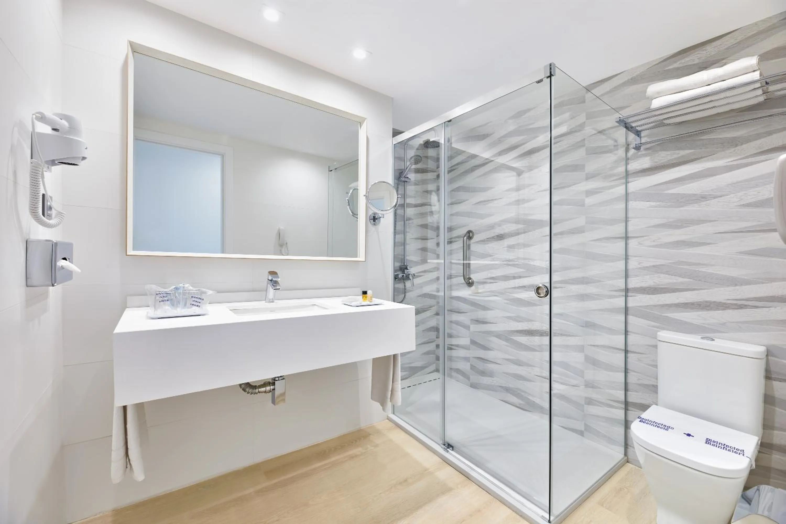 Shower in Hotel Lancelot