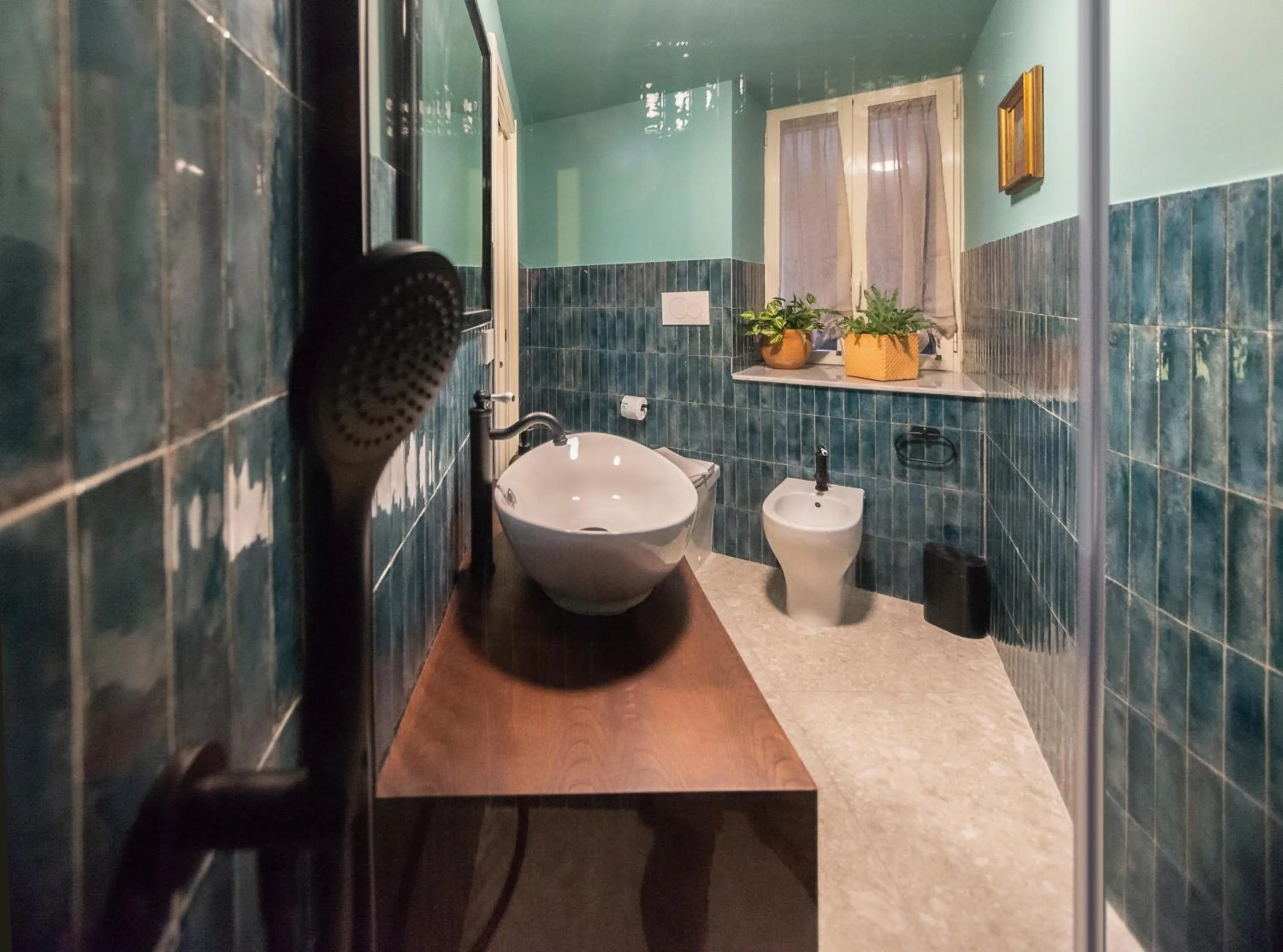 Shower in MONART HOSPITALITY Capodimonte