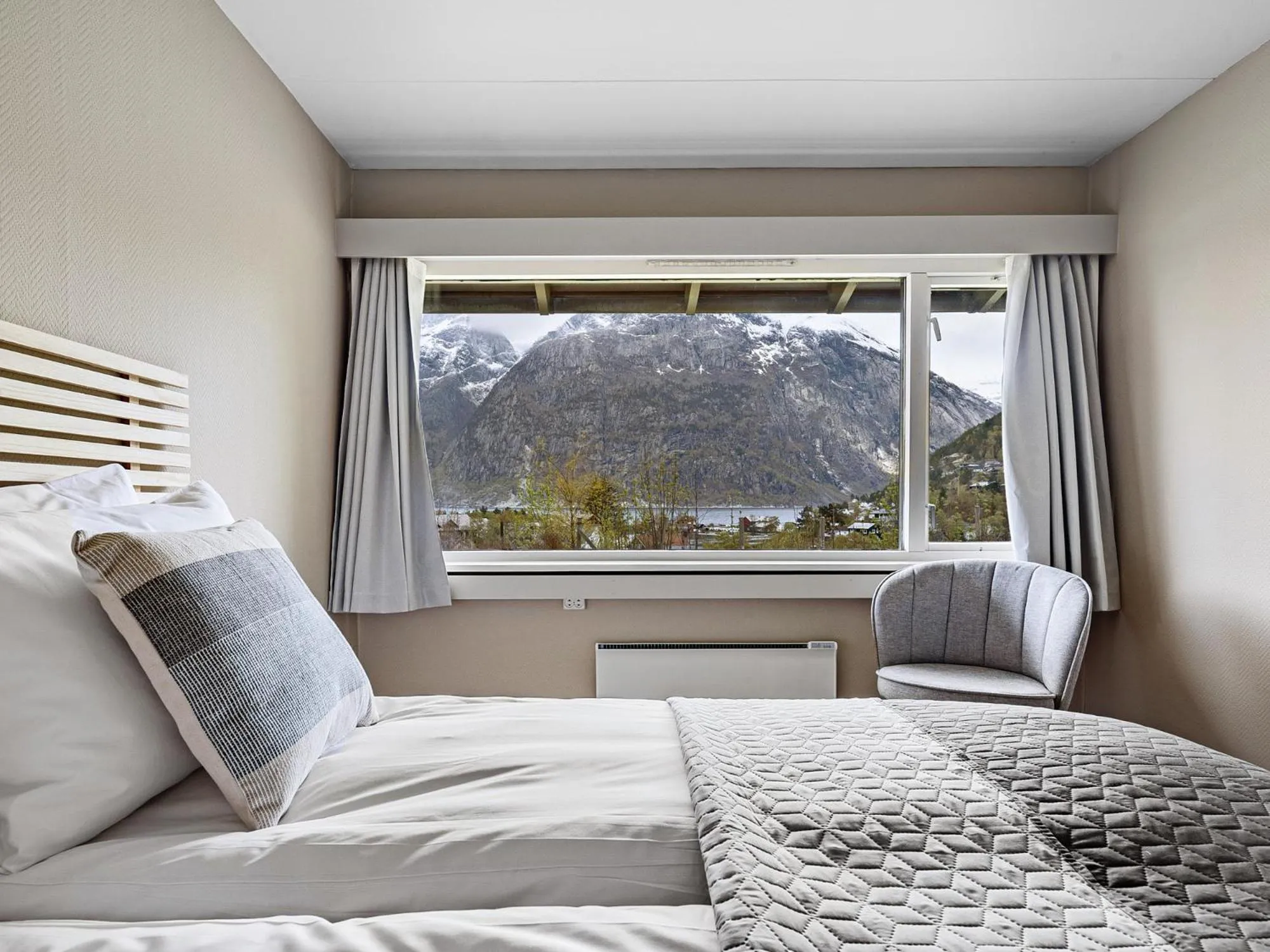 Sea view, Bed in Eidfjord Hotel