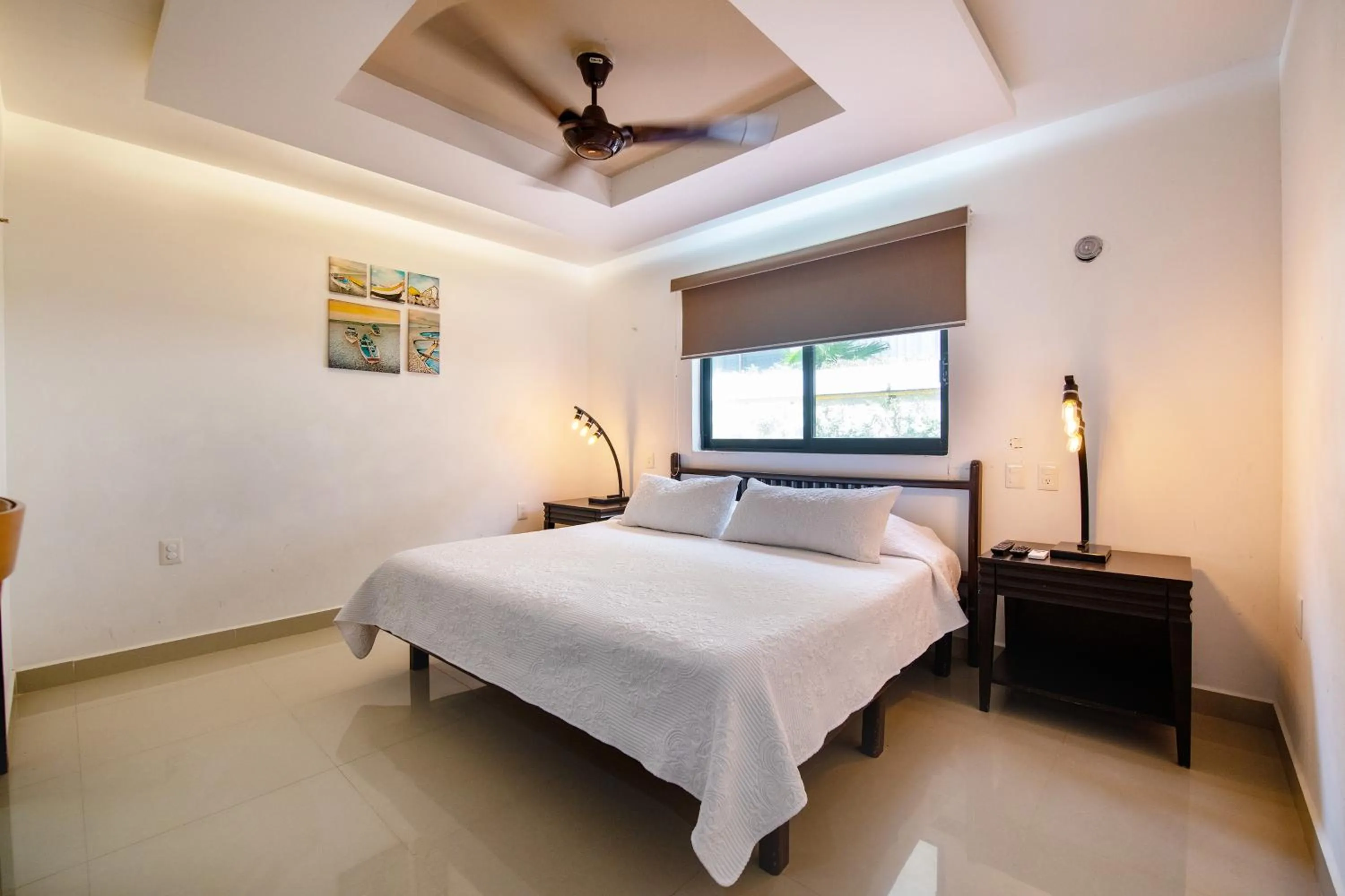 Bedroom, Bed in Family Vacations apartment Ocean View