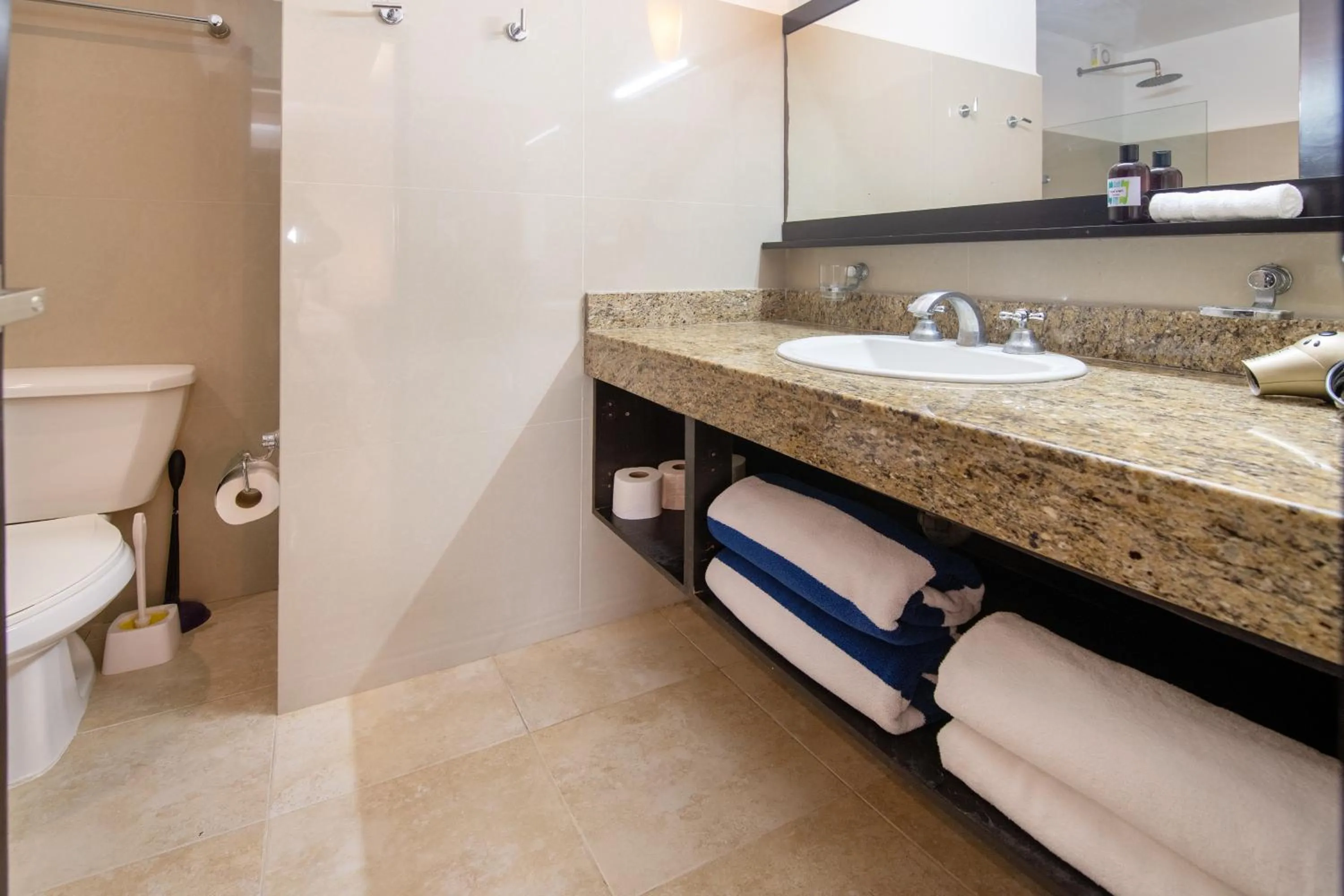 Bedroom in Family Vacations apartment Ocean View