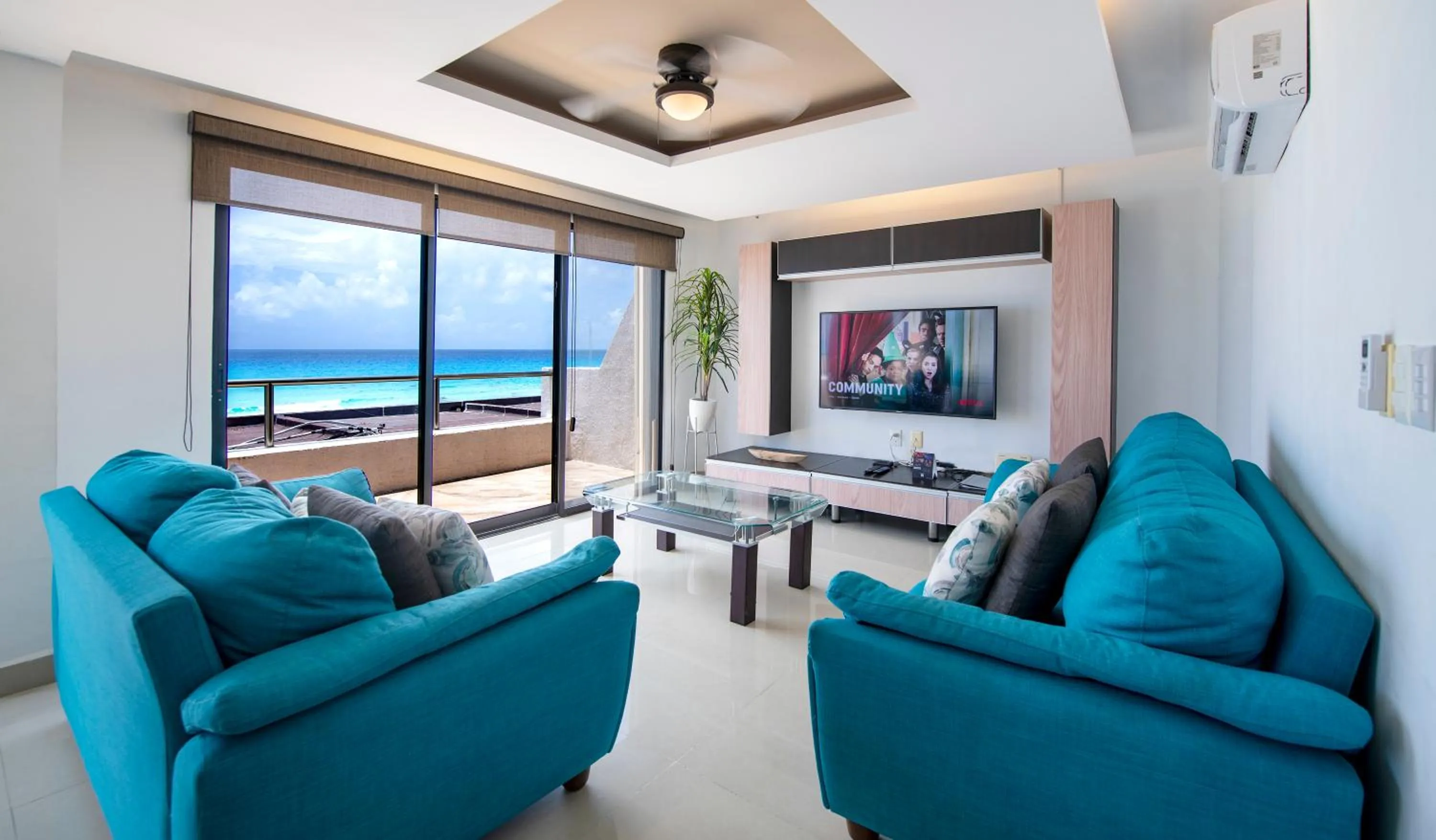 Living room in Family Vacations apartment Ocean View