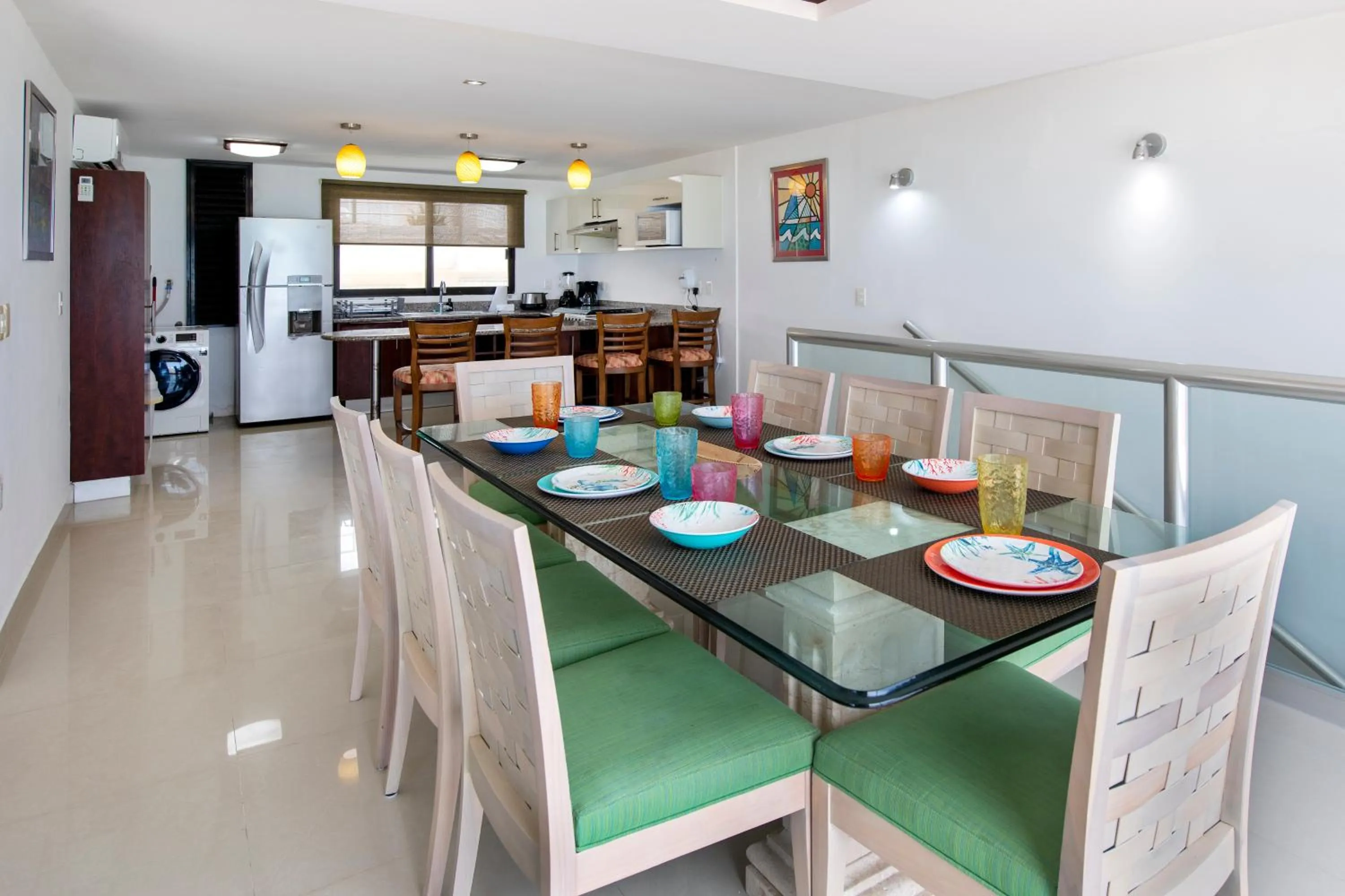 Dining area in Family Vacations apartment Ocean View