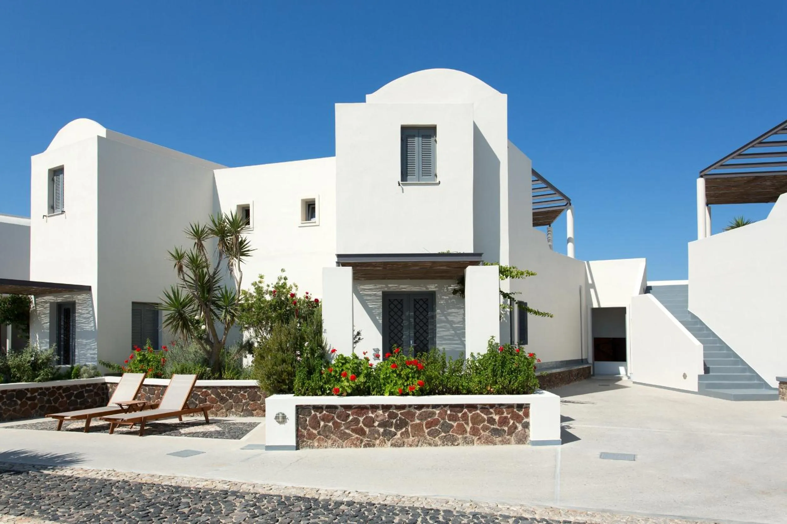 Property building in Xenones Filotera