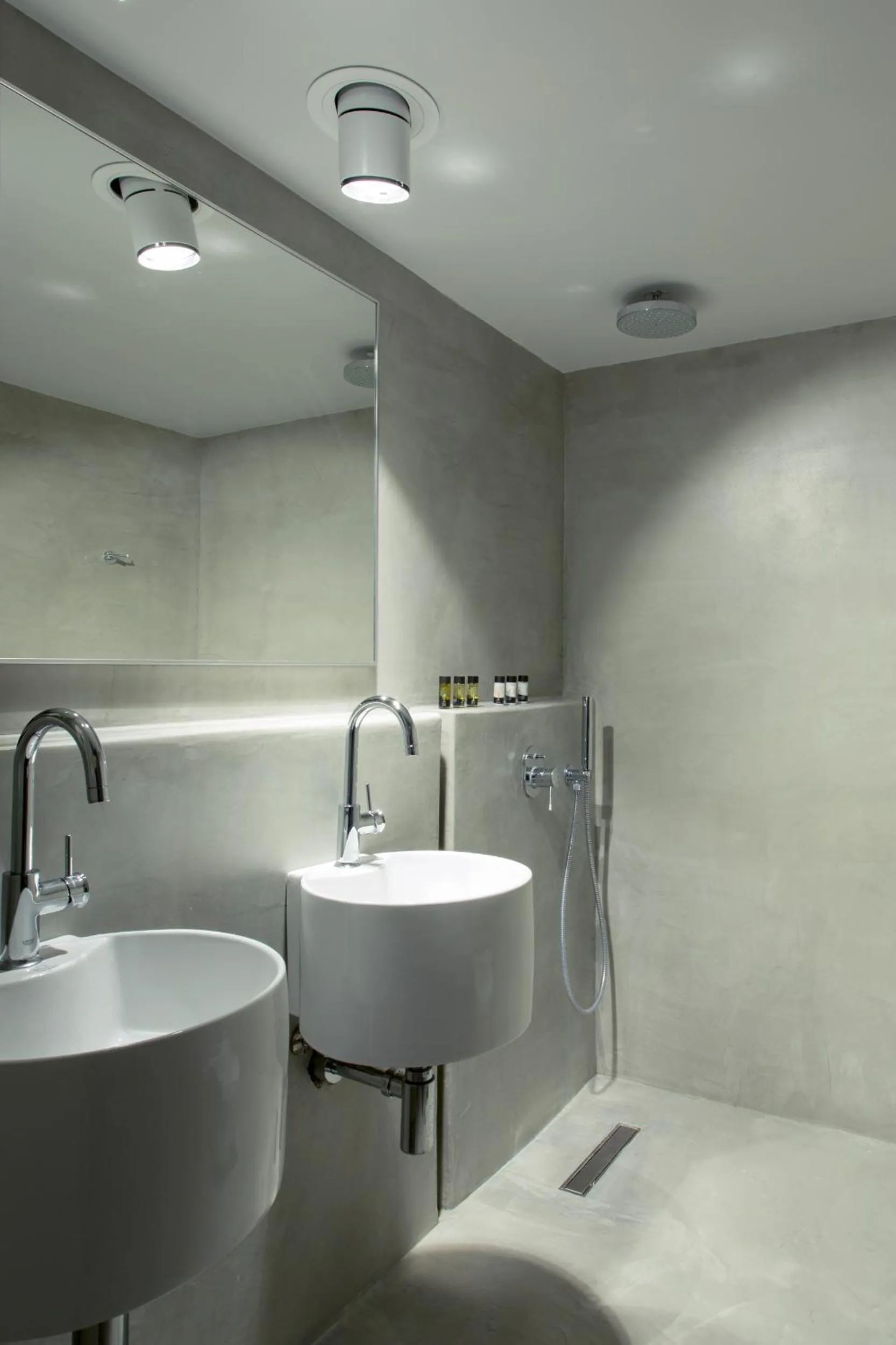 Bathroom in Xenones Filotera