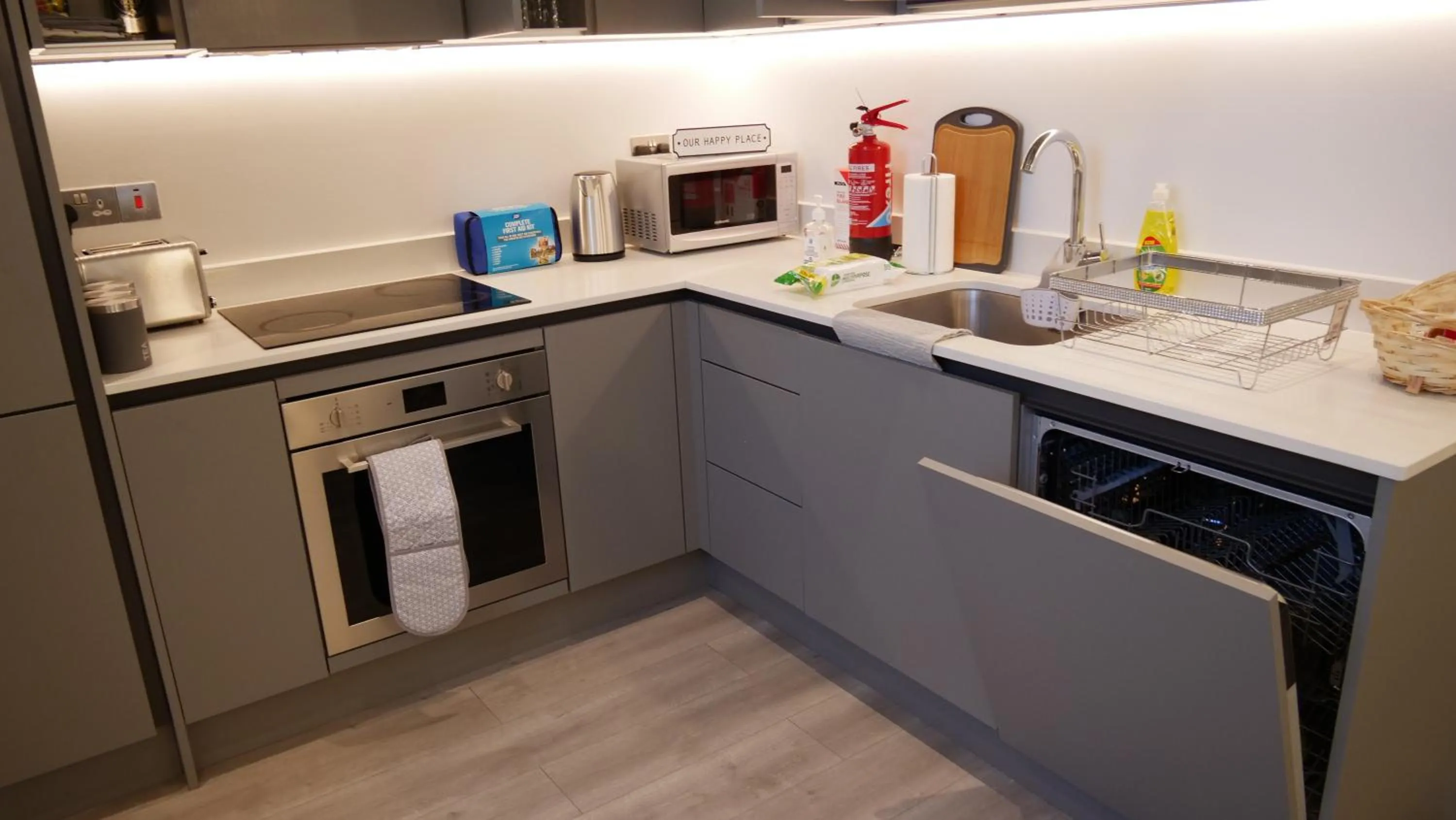 dishwasher in Stylish 2 bedrooms, 2 bathrooms with workspace in Milton Keynes
