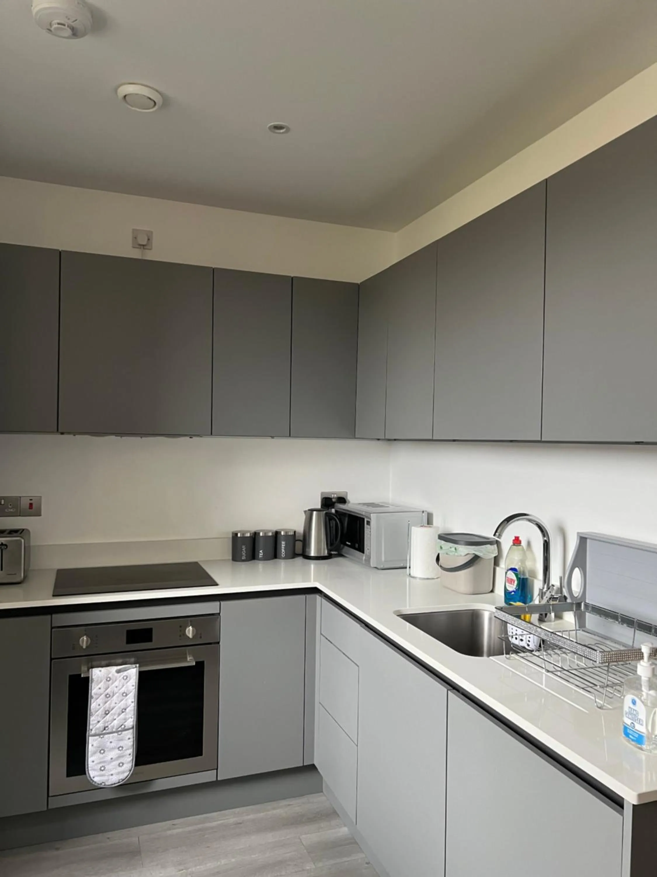 kitchen in Stylish 2 bedrooms, 2 bathrooms with workspace in Milton Keynes