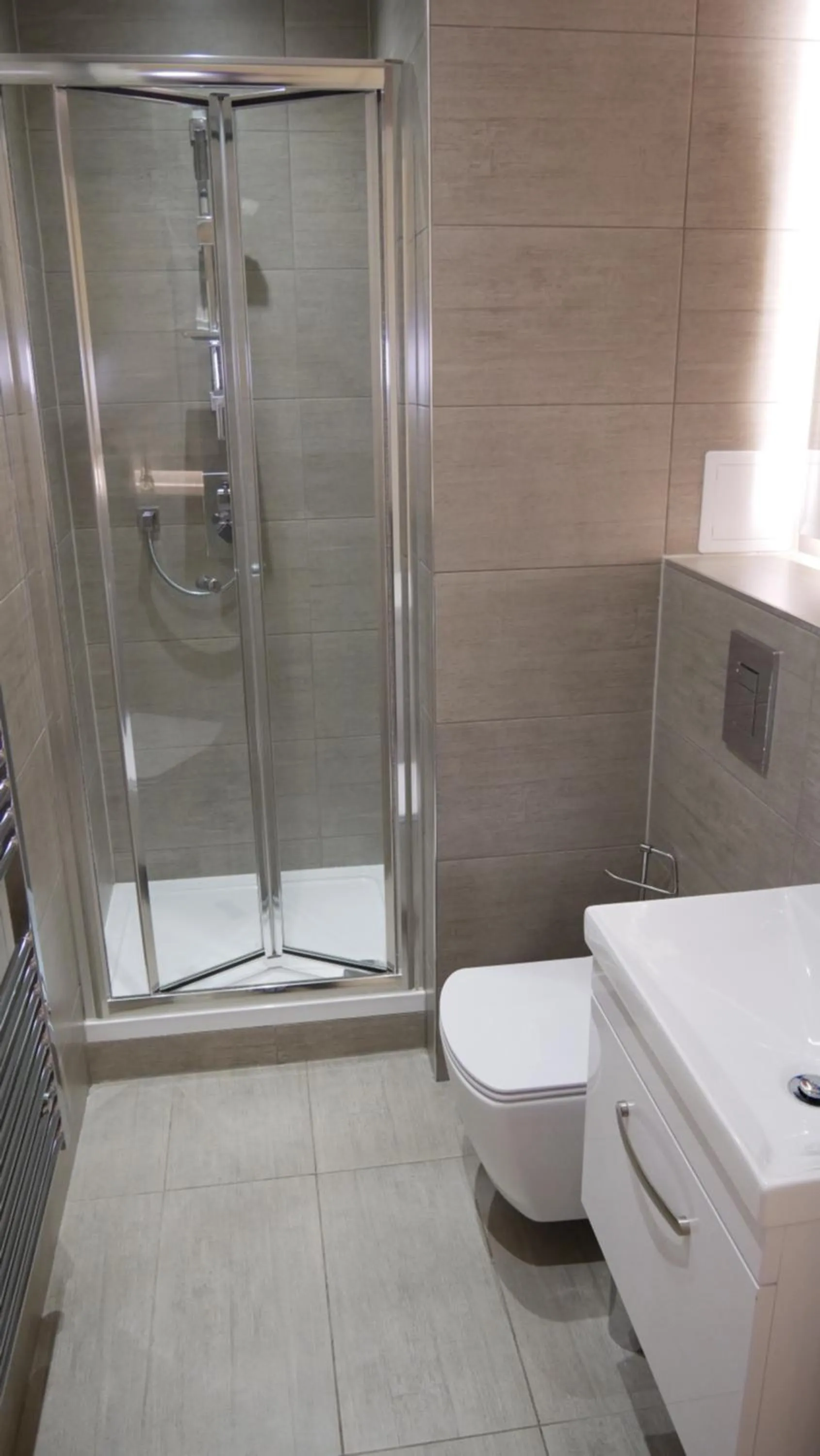 Shower in Stylish 2 bedrooms, 2 bathrooms with workspace in Milton Keynes