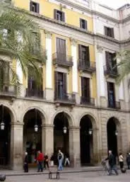 Facade/entrance in Roma Reial