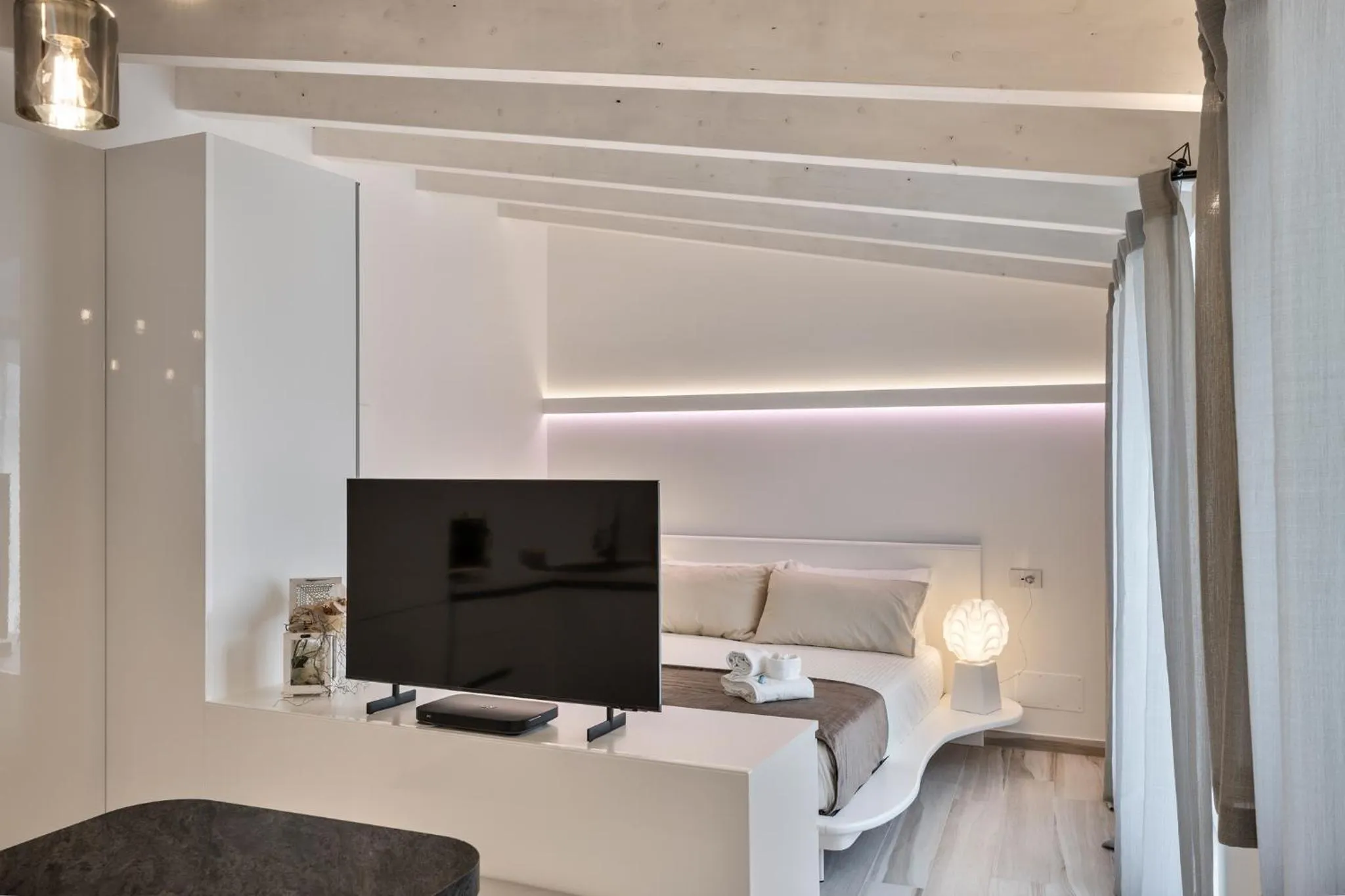 TV and multimedia in Casa Massima Suites & SPA