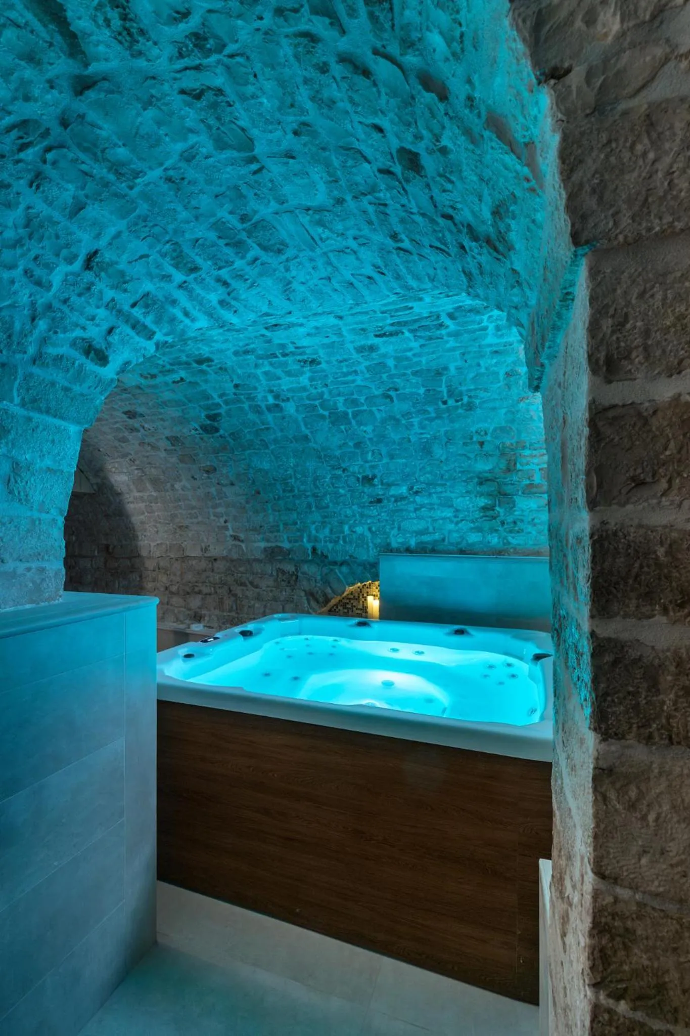 Hot Tub in Casa Massima Suites & SPA