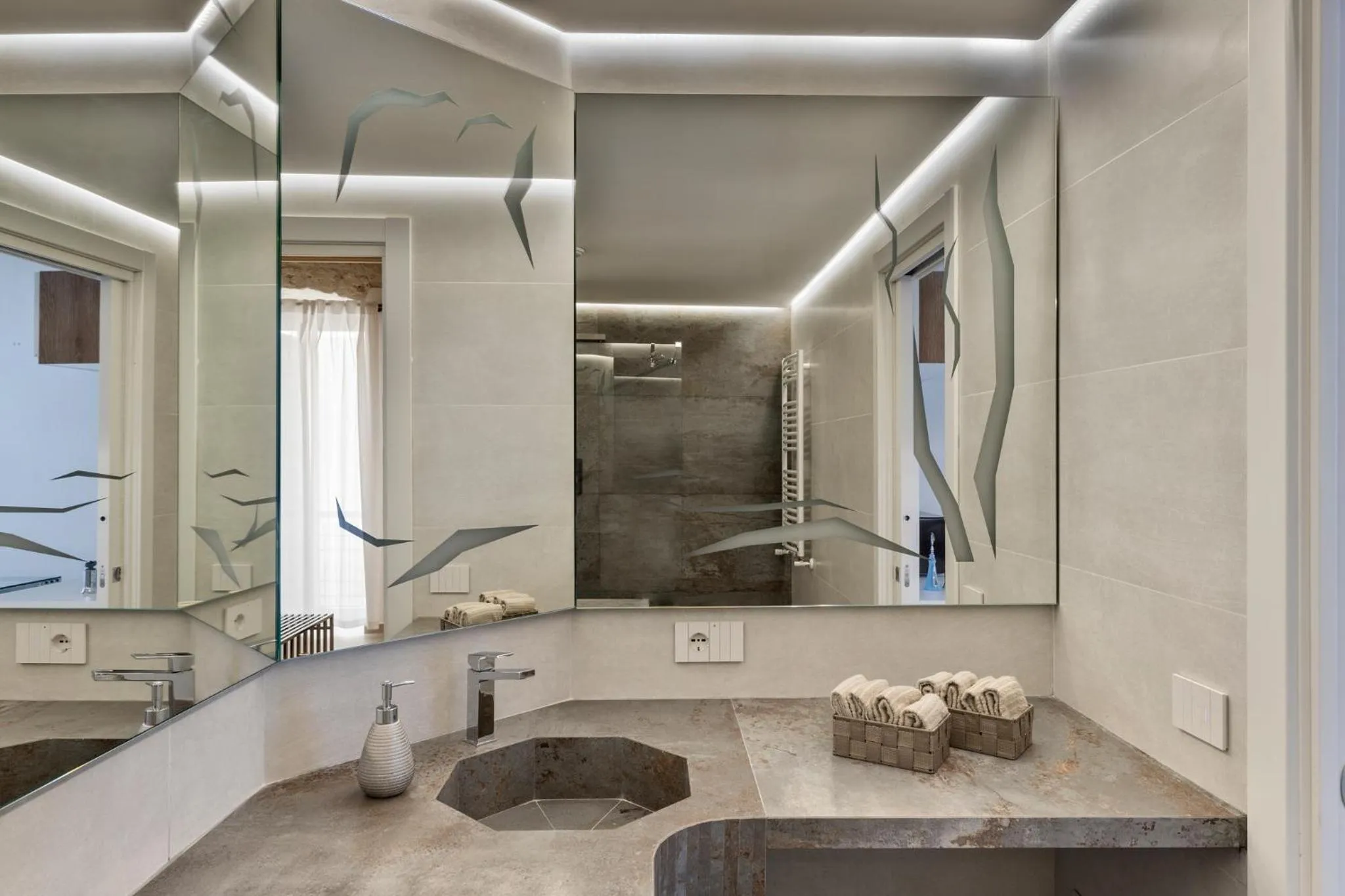 Shower in Casa Massima Suites & SPA