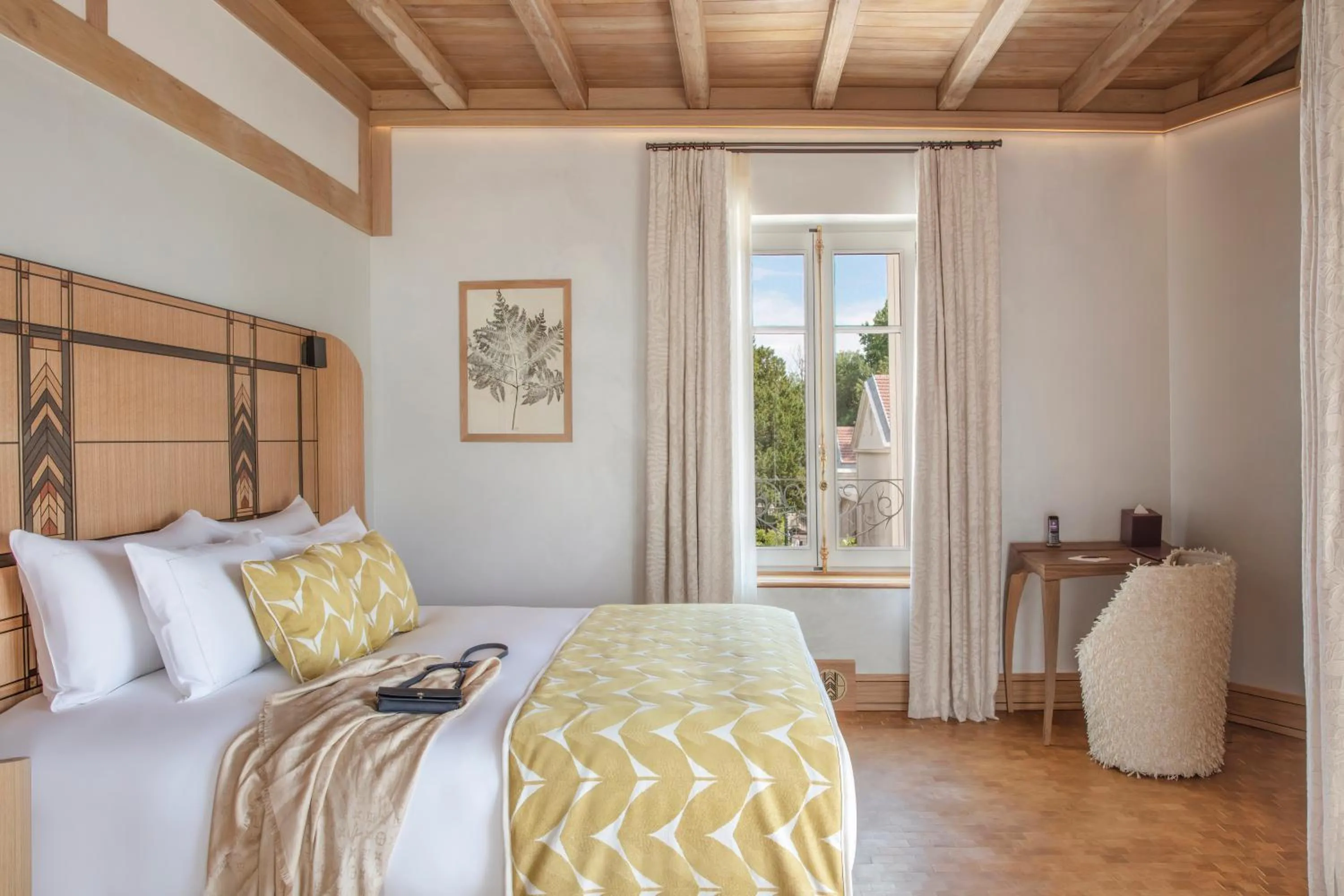 Bedroom, Bed in La Nauve, Hôtel & Jardin - Relais & Châteaux