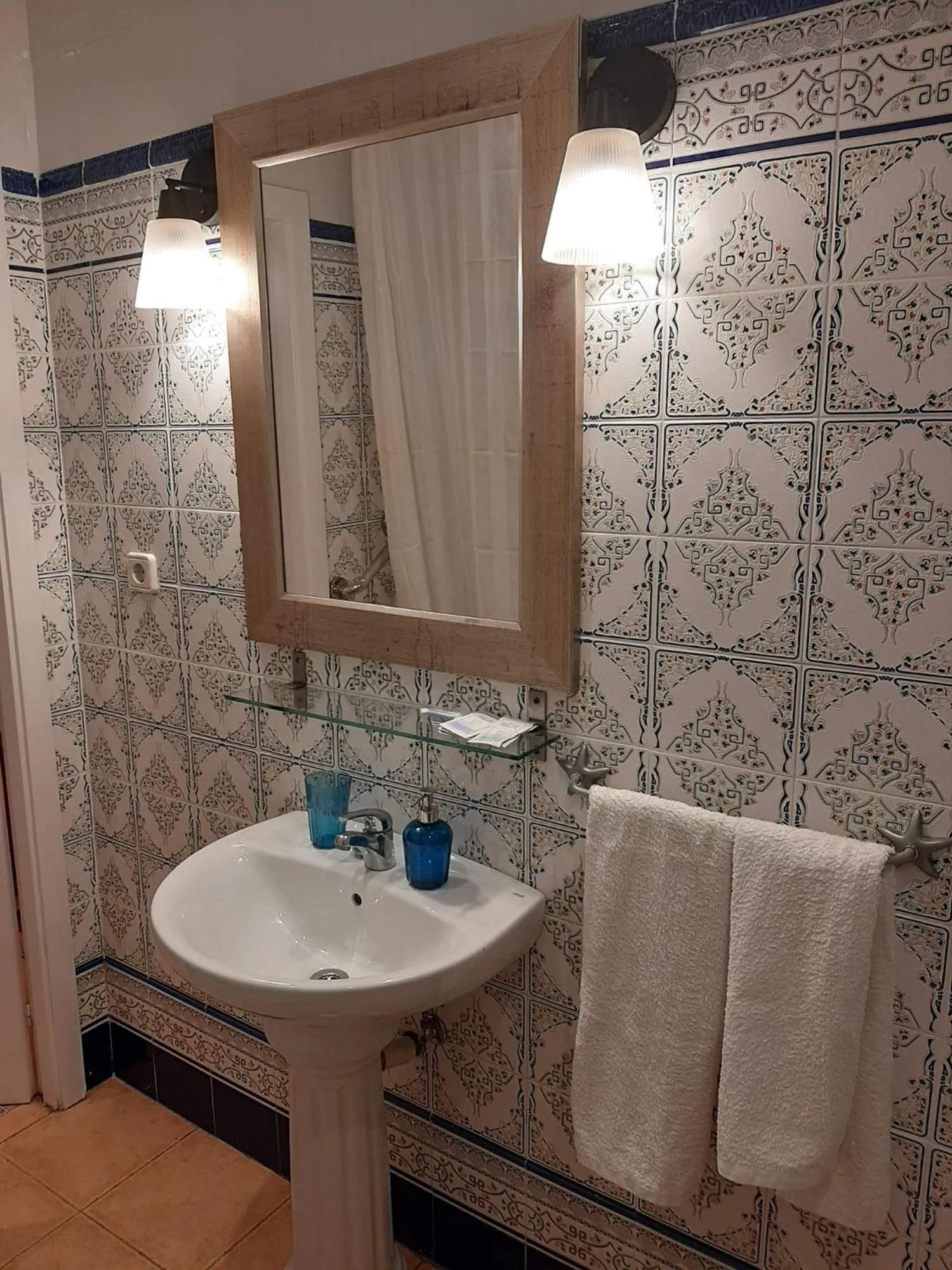 Bathroom in Casa Consell Gran Via, Guest House