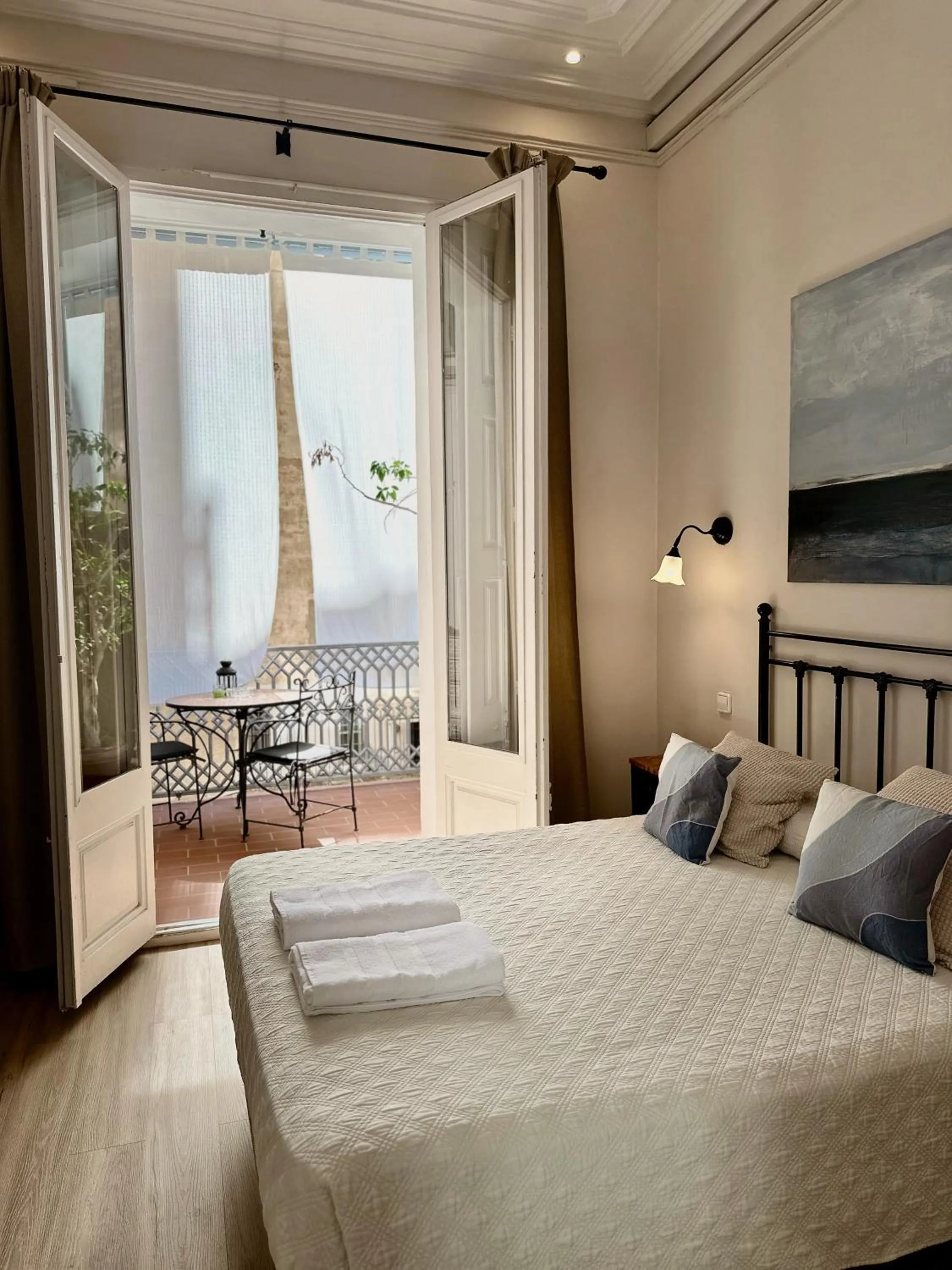 Bed in Casa Consell Gran Via, Guest House