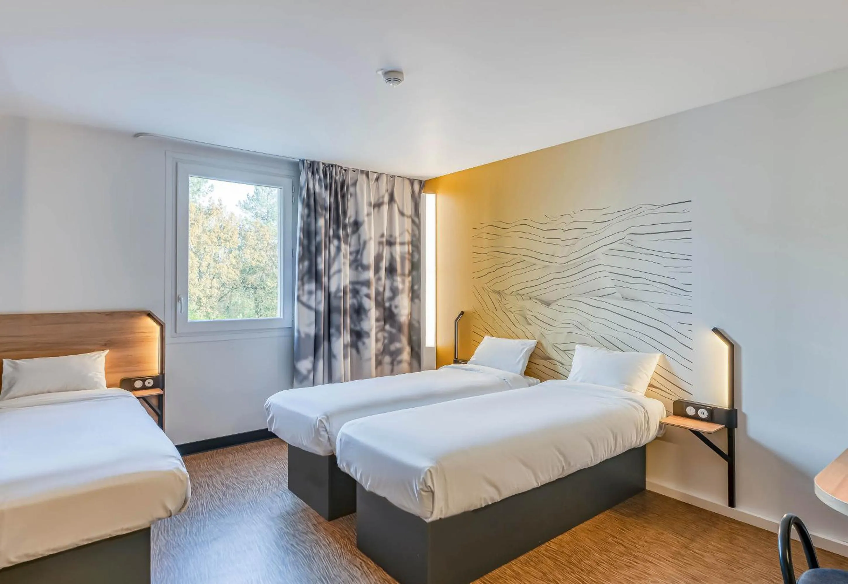 Bedroom, Bed in B&B HOTEL Bordeaux Saint André de Cubzac