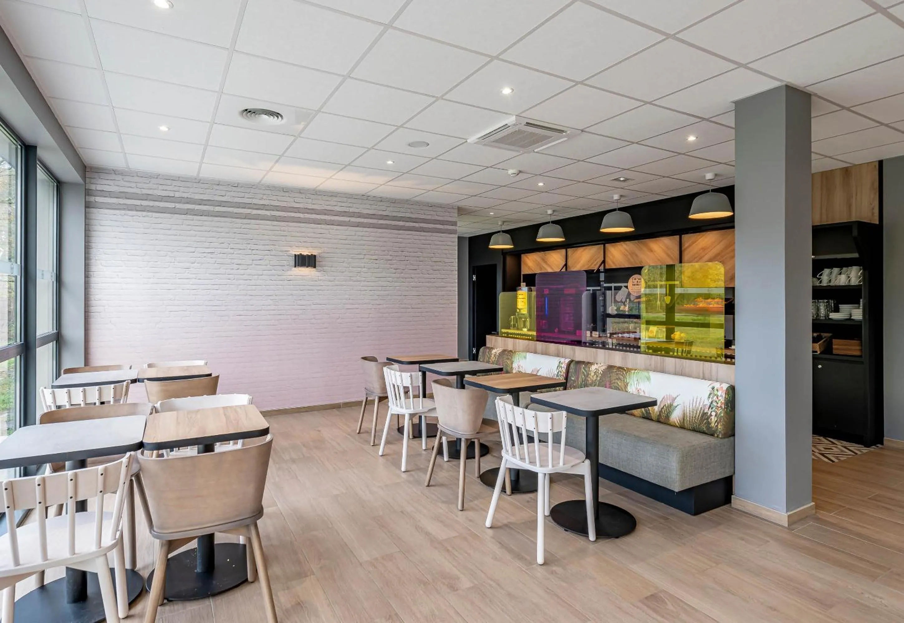 Restaurant/places to eat in B&B HOTEL Bordeaux Saint André de Cubzac