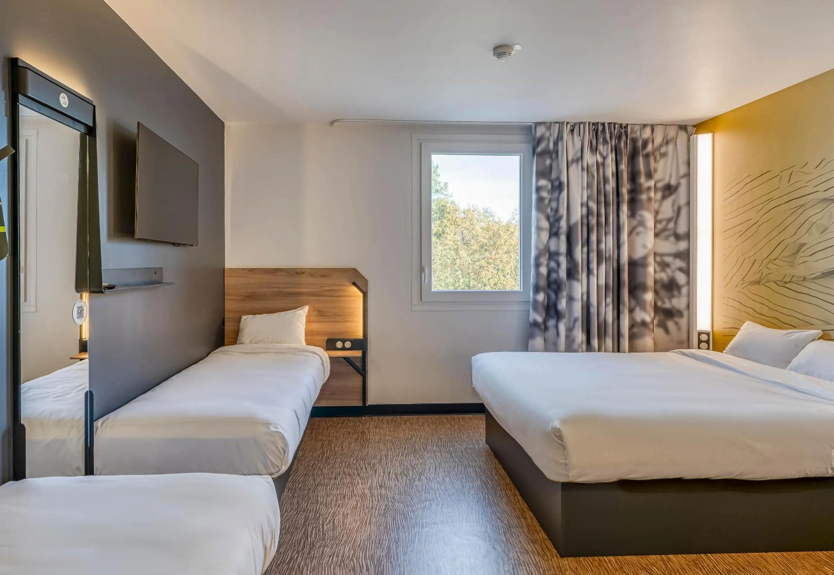 Bedroom, Bed in B&B HOTEL Bordeaux Saint André de Cubzac