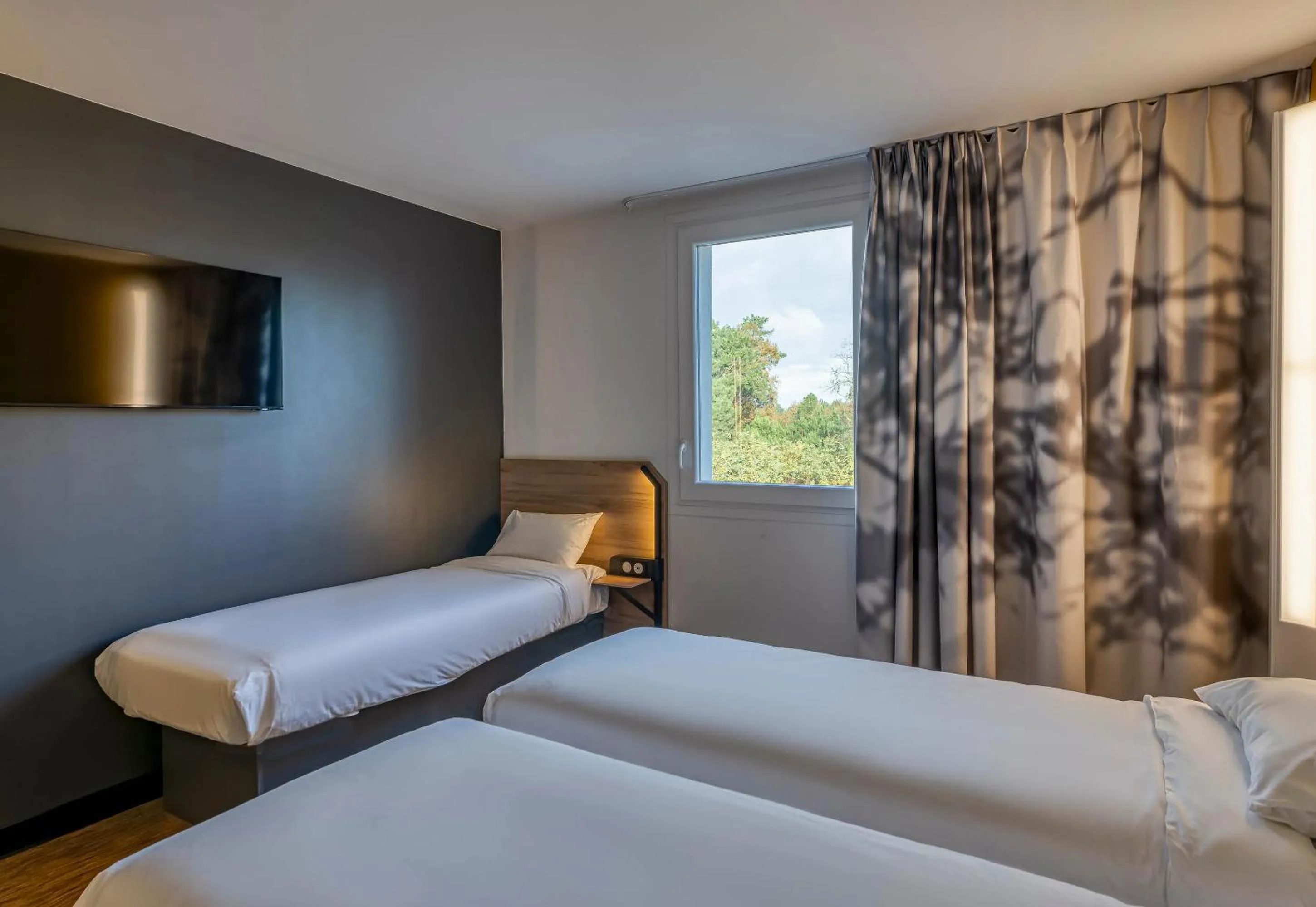 Bedroom, Bed in B&B HOTEL Bordeaux Saint André de Cubzac