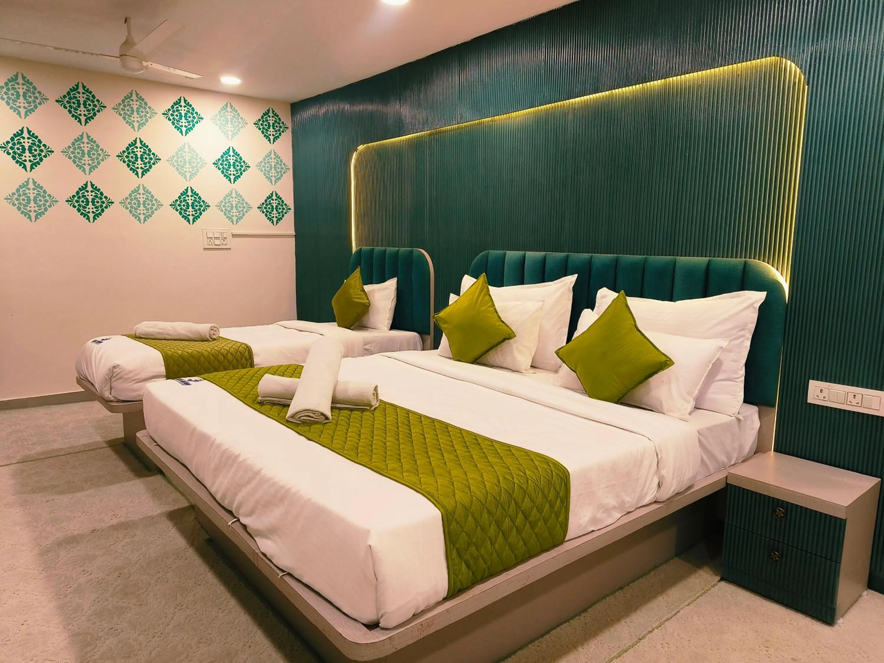 Bedroom, Bed in Hotel Lake View Airport zone