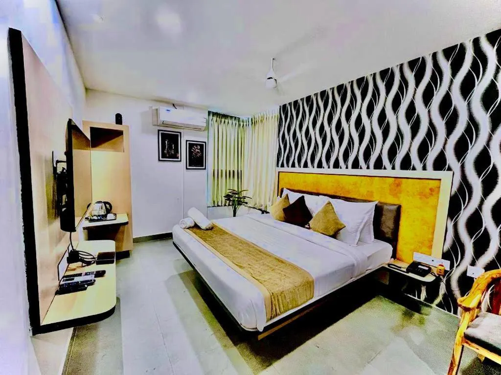 Bed in Hotel Lake View Airport zone