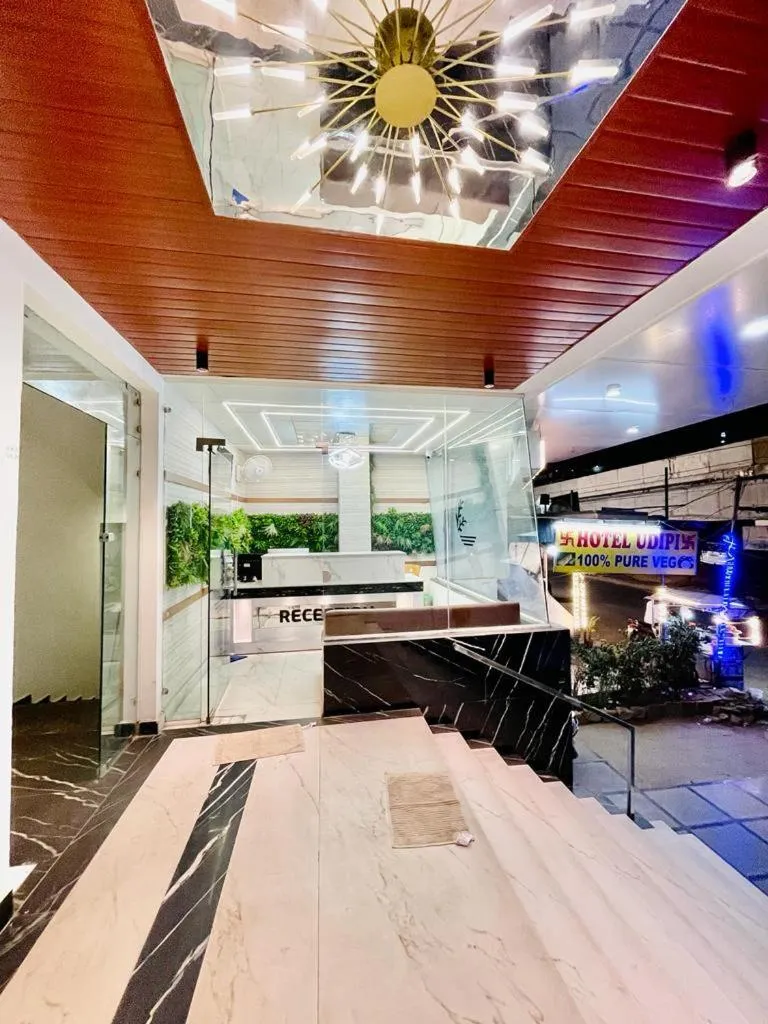 Property building in Hotel Lake View Airport zone