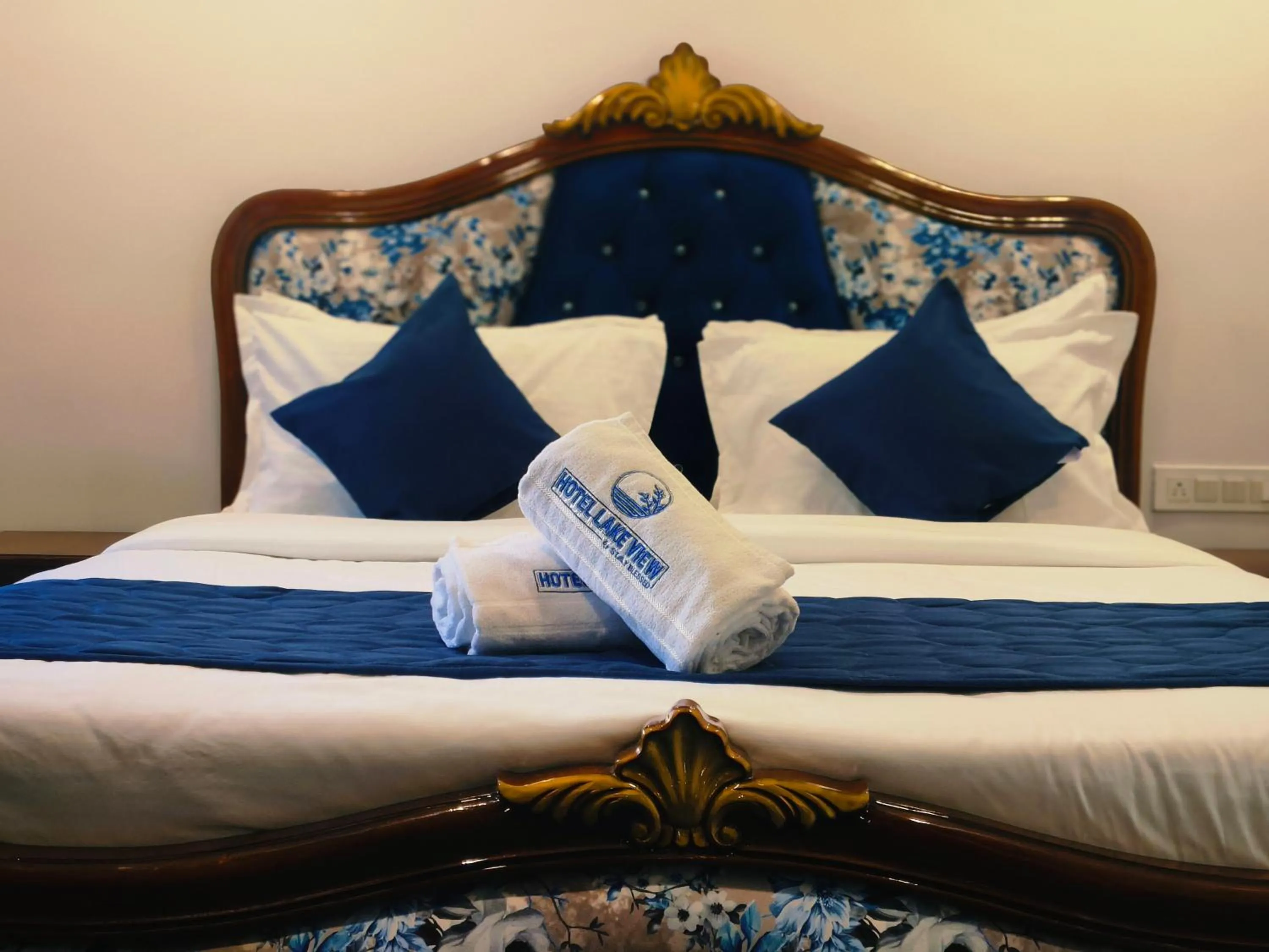 Bed in Hotel Lake View Airport zone