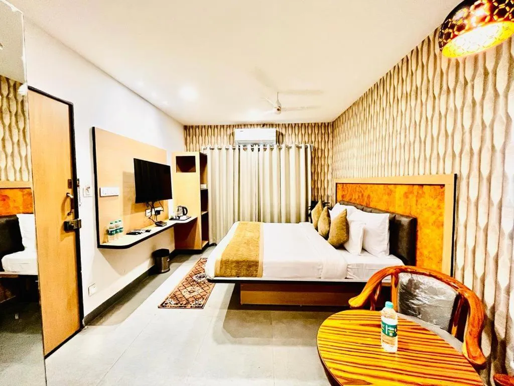 Bed in Hotel Lake View Airport zone