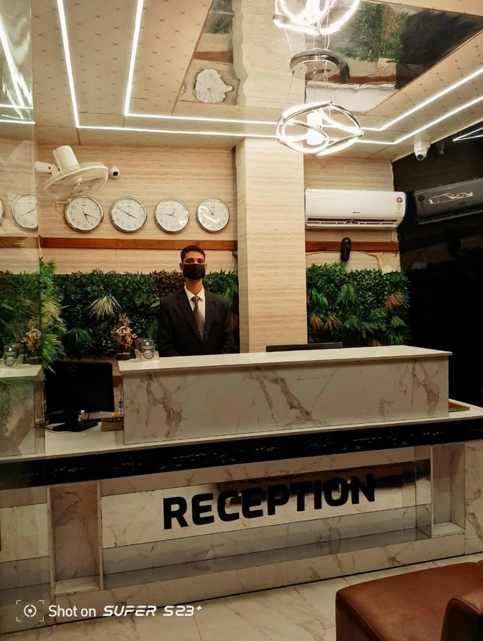 People in Hotel Lake View Airport zone