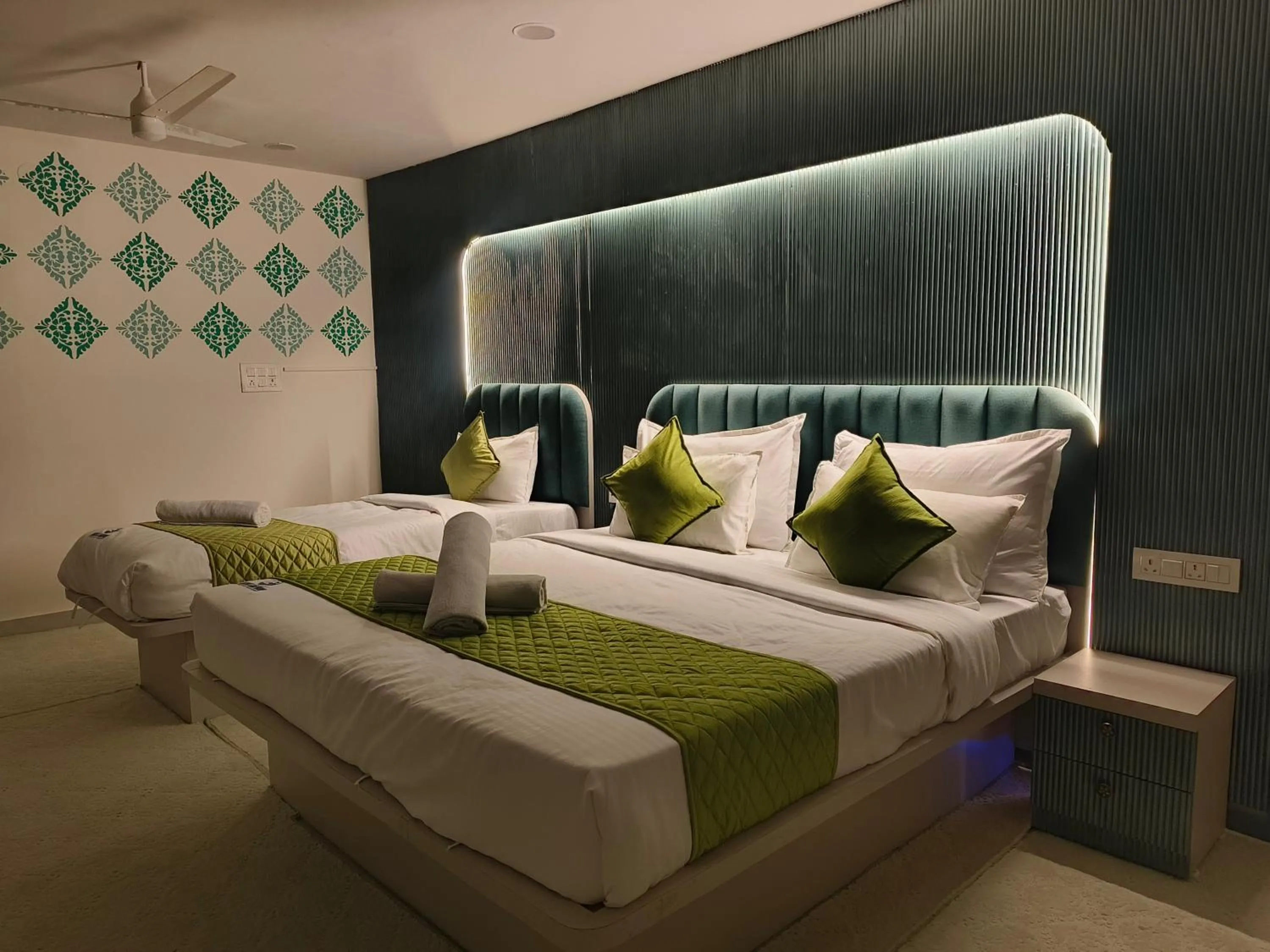 Bedroom, Bed in Hotel Lake View Airport zone