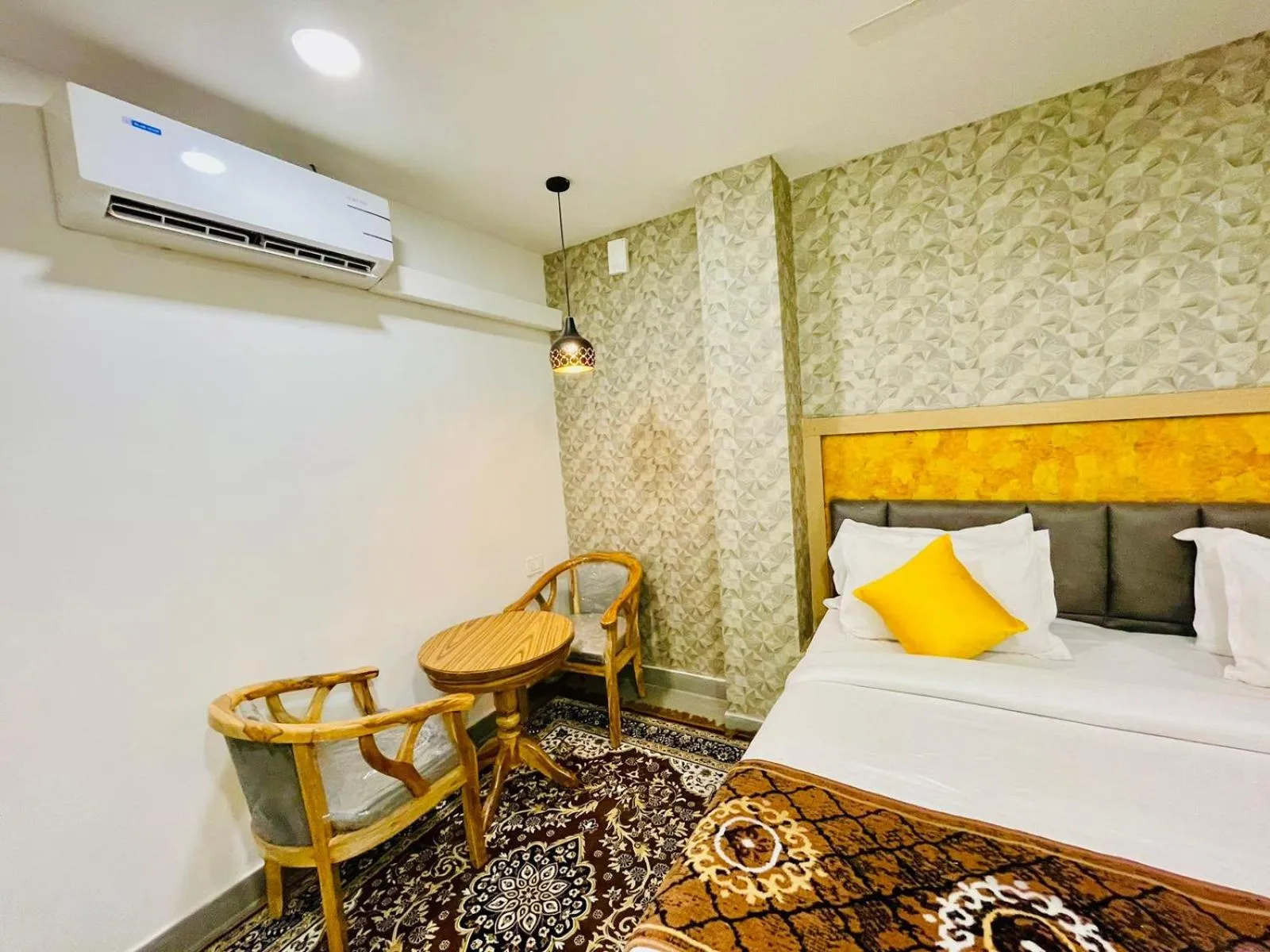 Bed in Hotel Lake View Airport zone