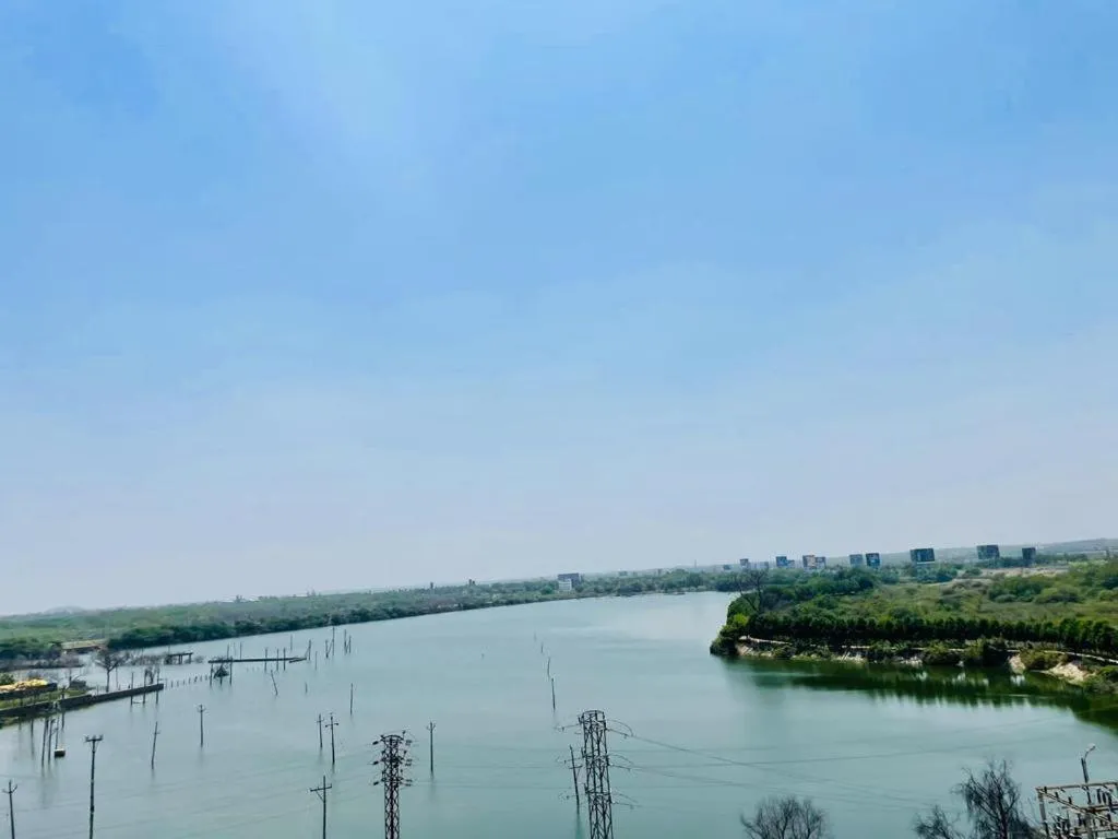 Property building in Hotel Lake View Airport zone