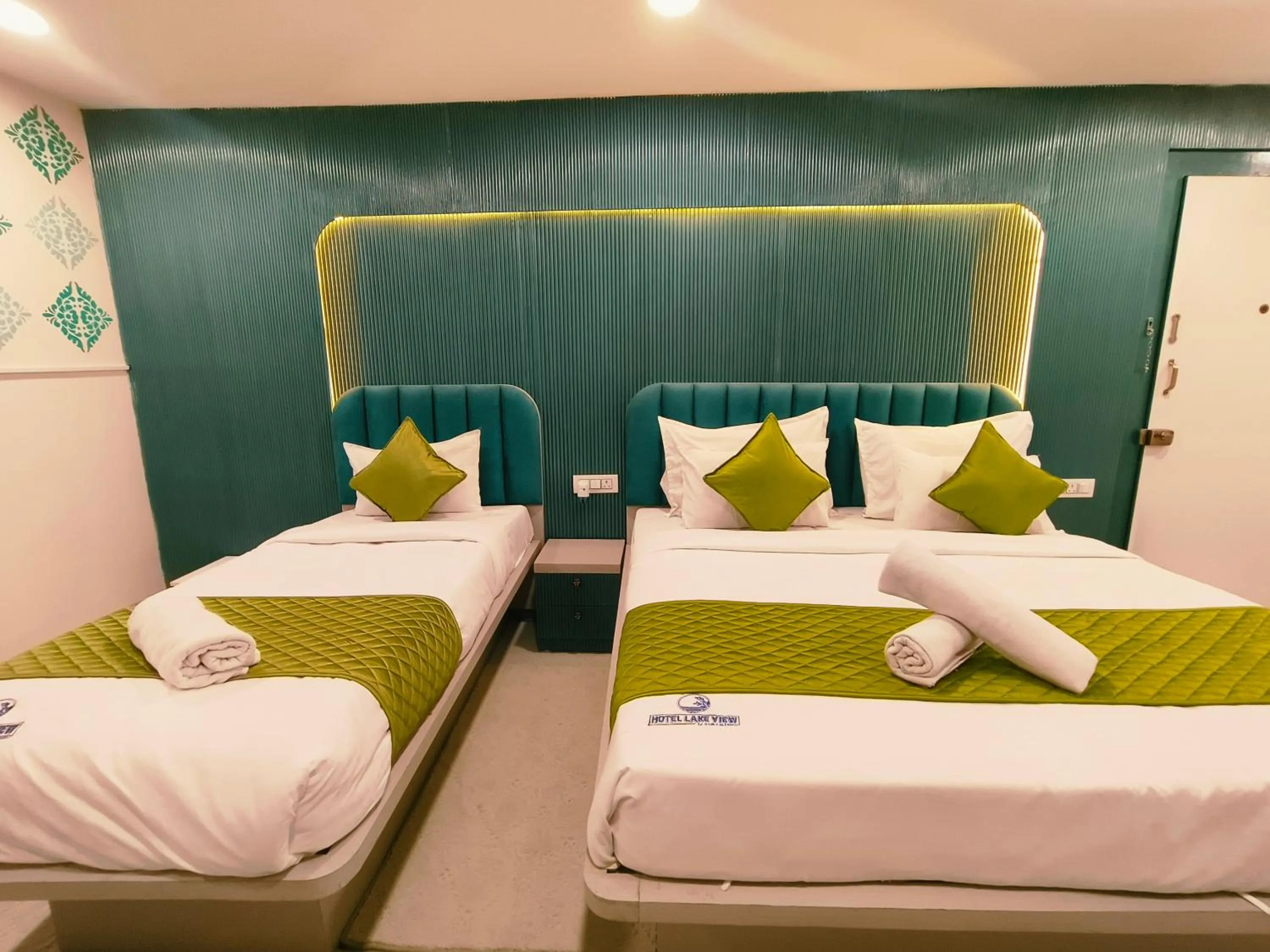 Bed in Hotel Lake View Airport zone