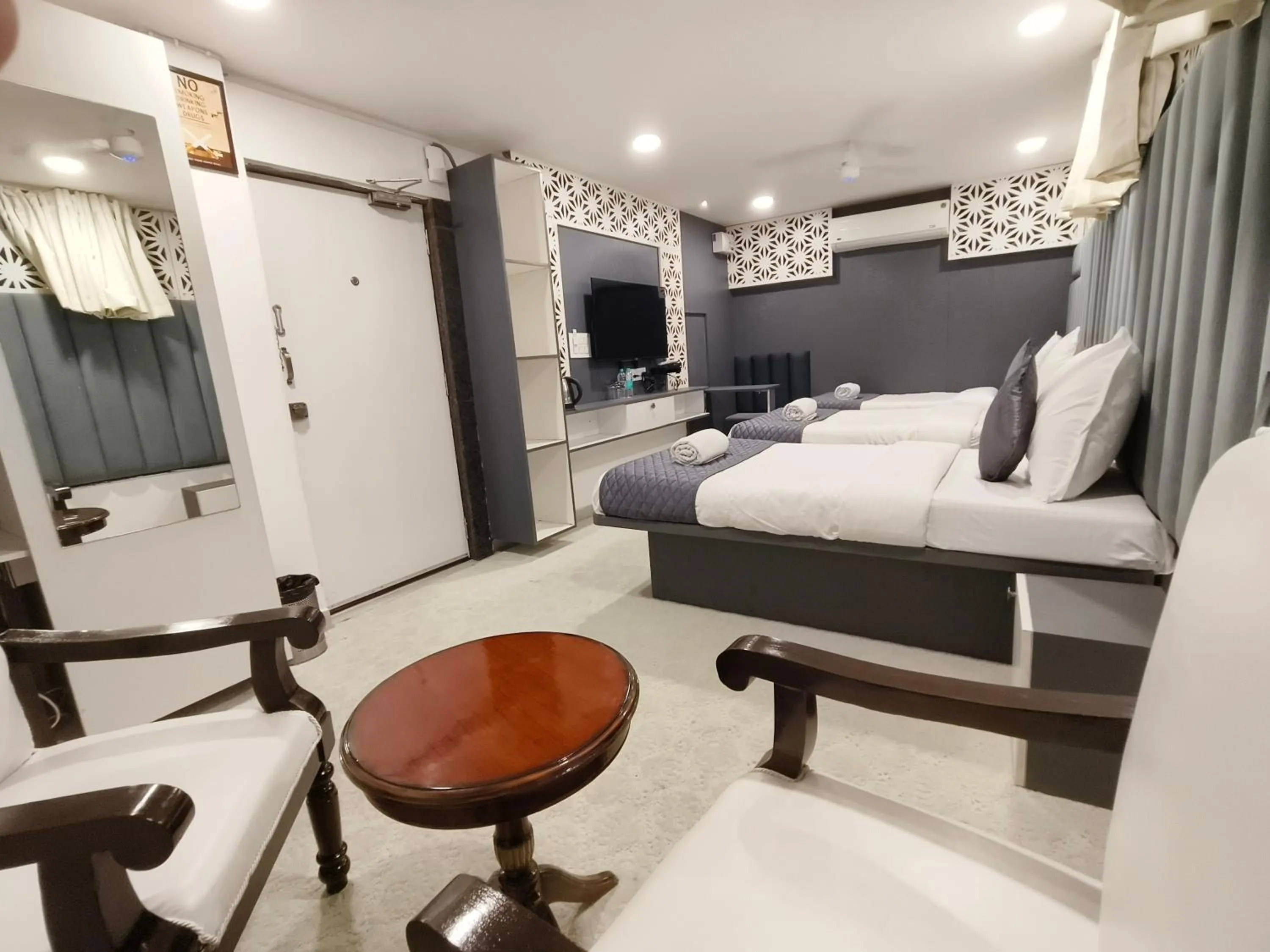 Bedroom, Bed in Hotel Lake View Airport zone