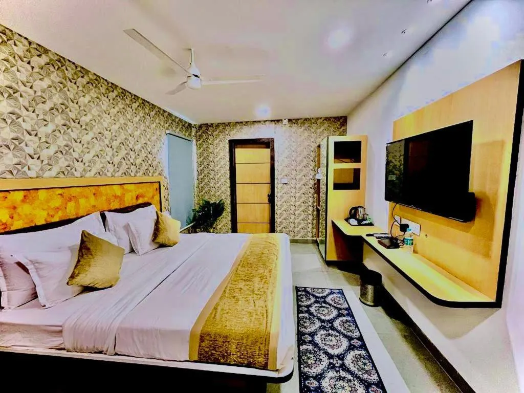 Bed in Hotel Lake View Airport zone