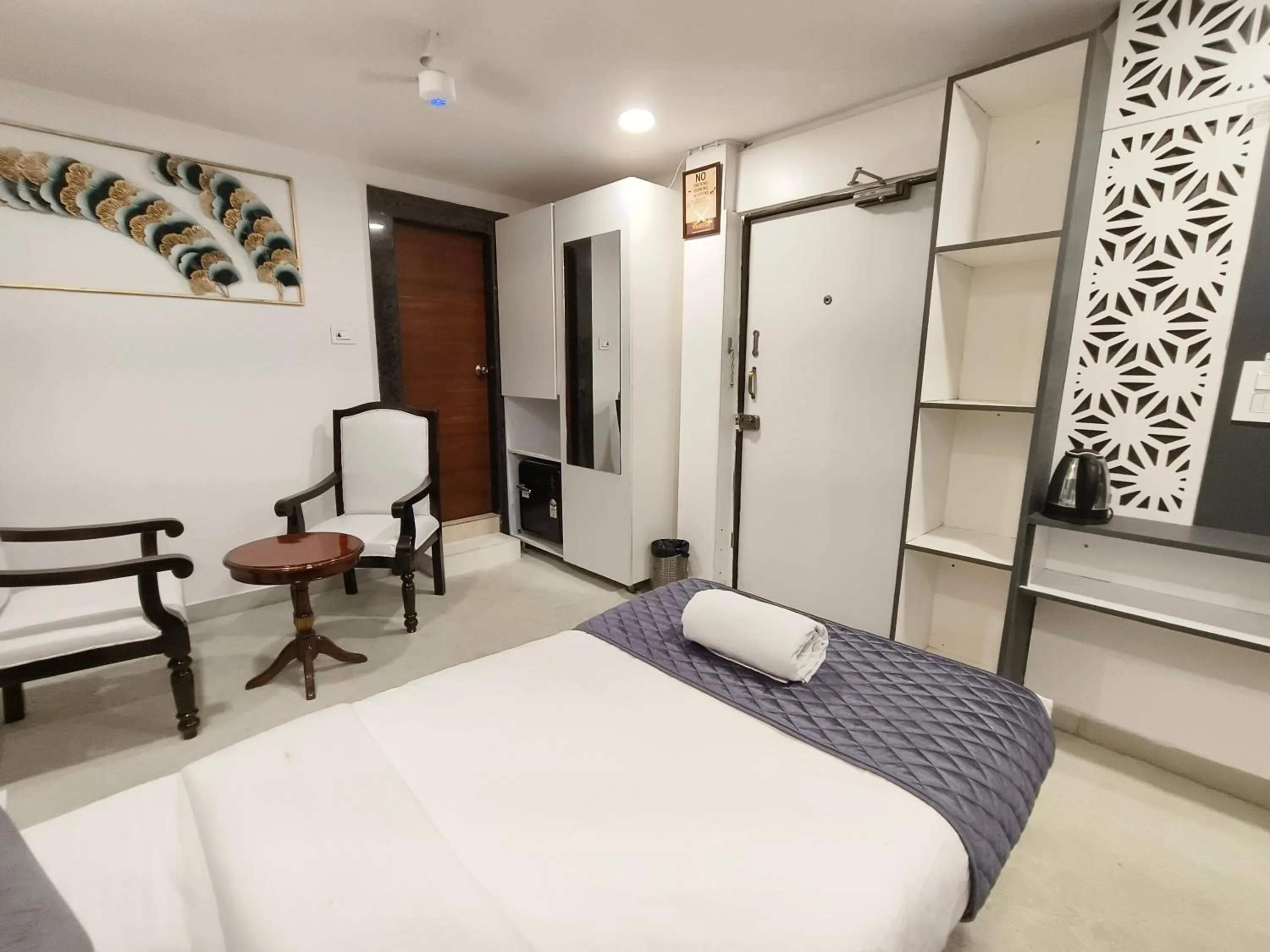 Bedroom, Bed in Hotel Lake View Airport zone