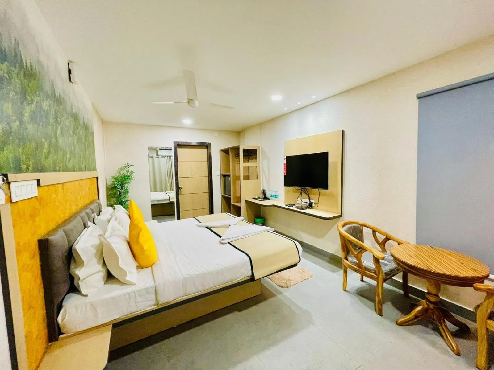 Property building, Bed in Hotel Lake View Airport zone