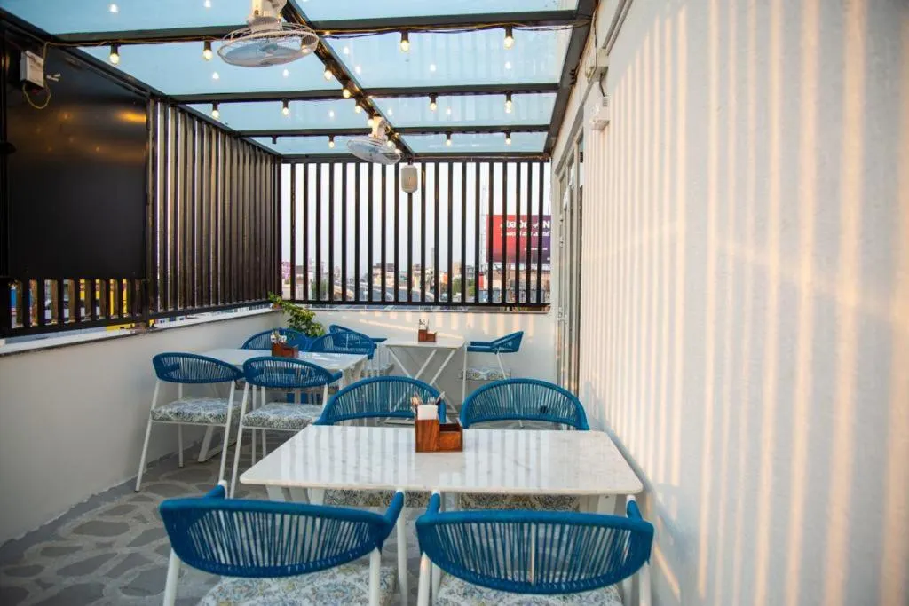 Property building in Hotel Lake View Airport zone