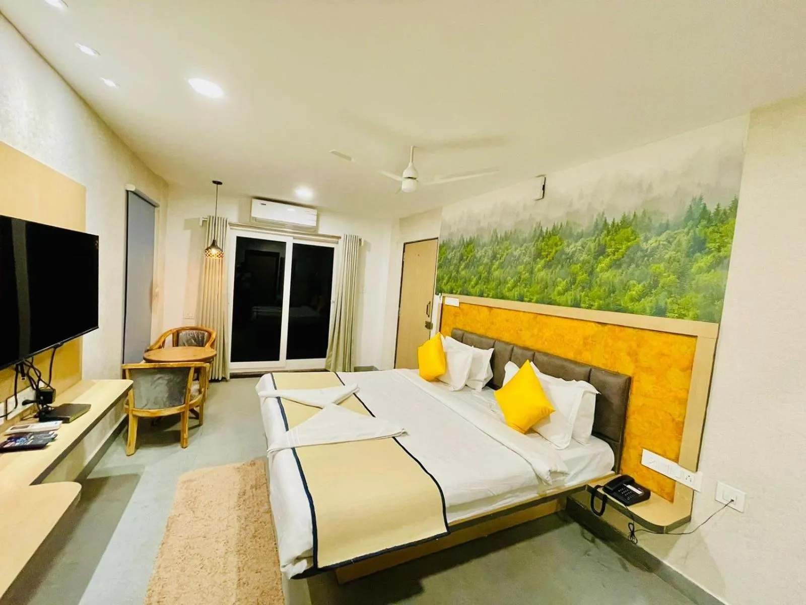 Bed in Hotel Lake View Airport zone