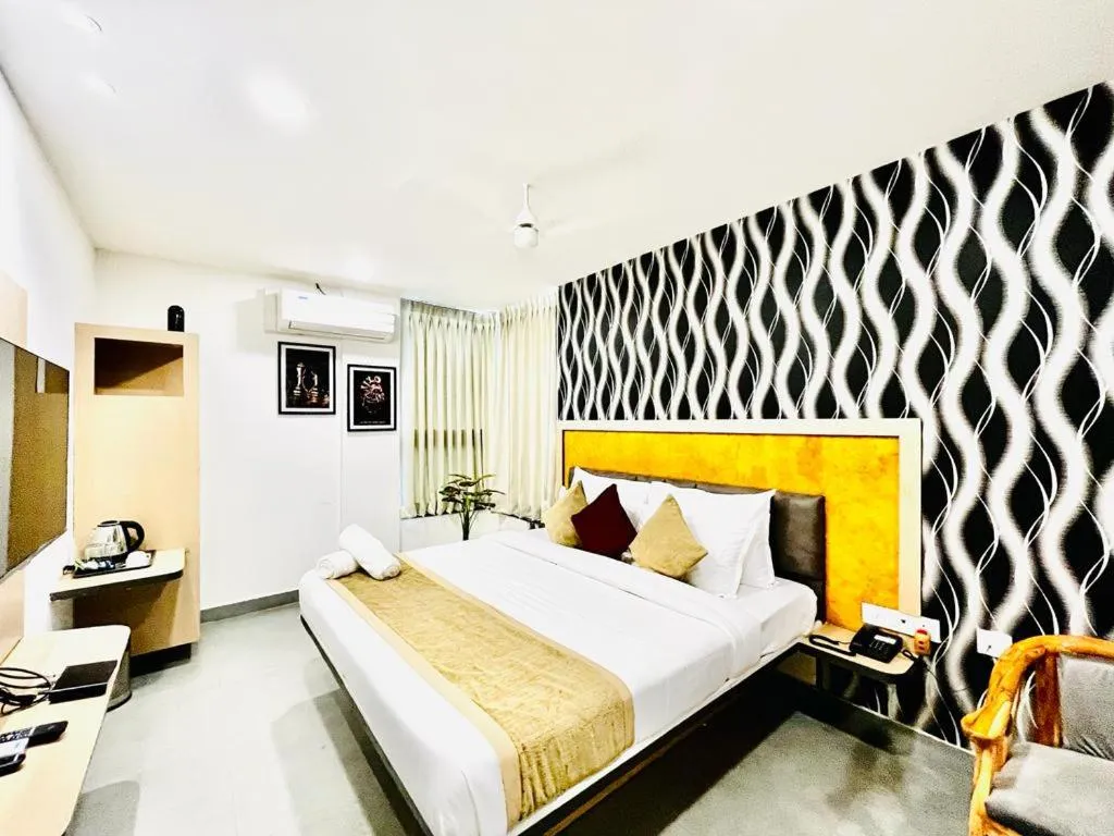 Bed in Hotel Lake View Airport zone