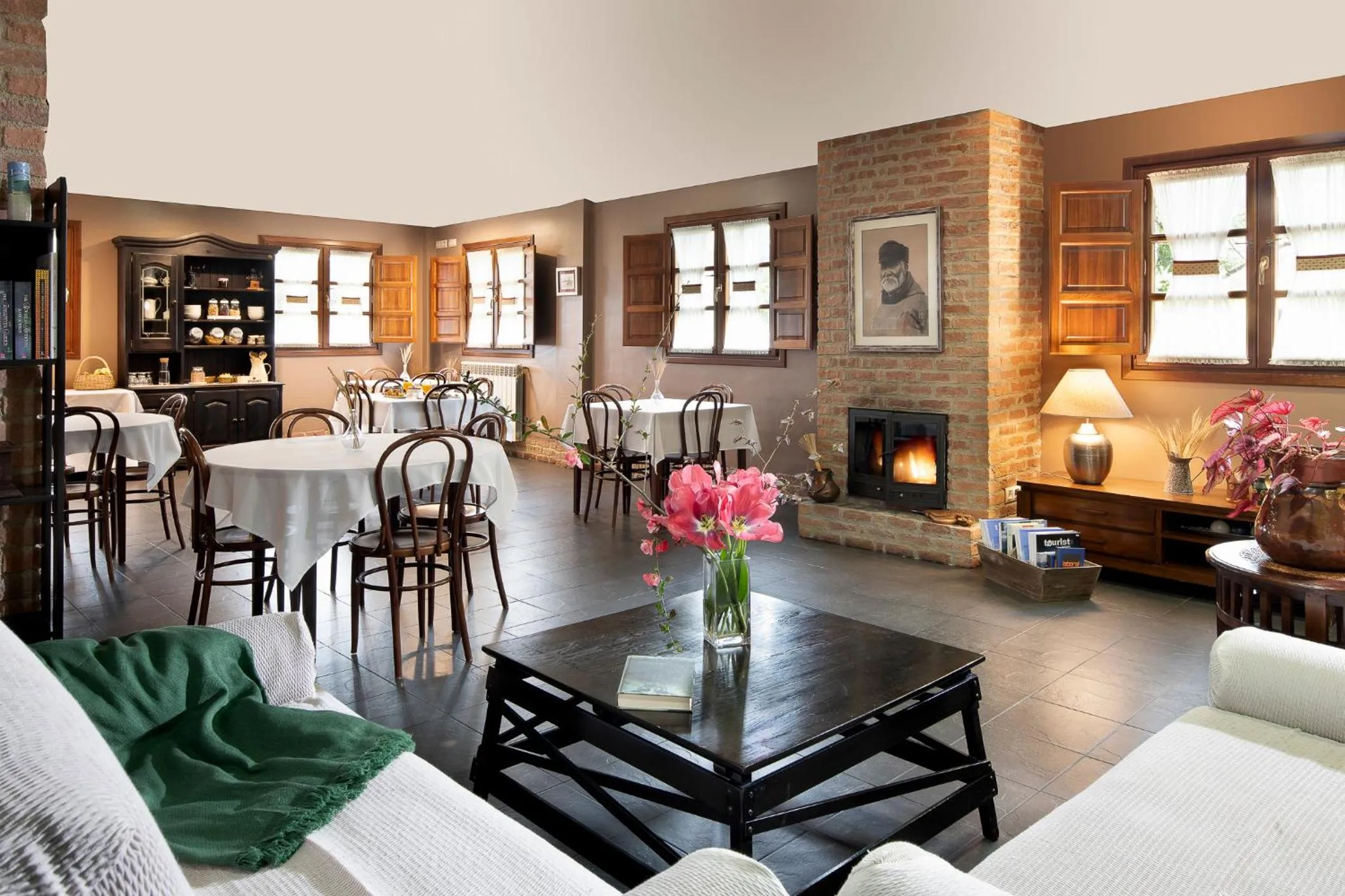 Restaurant/places to eat in Hotel Rural Casona de Cefontes