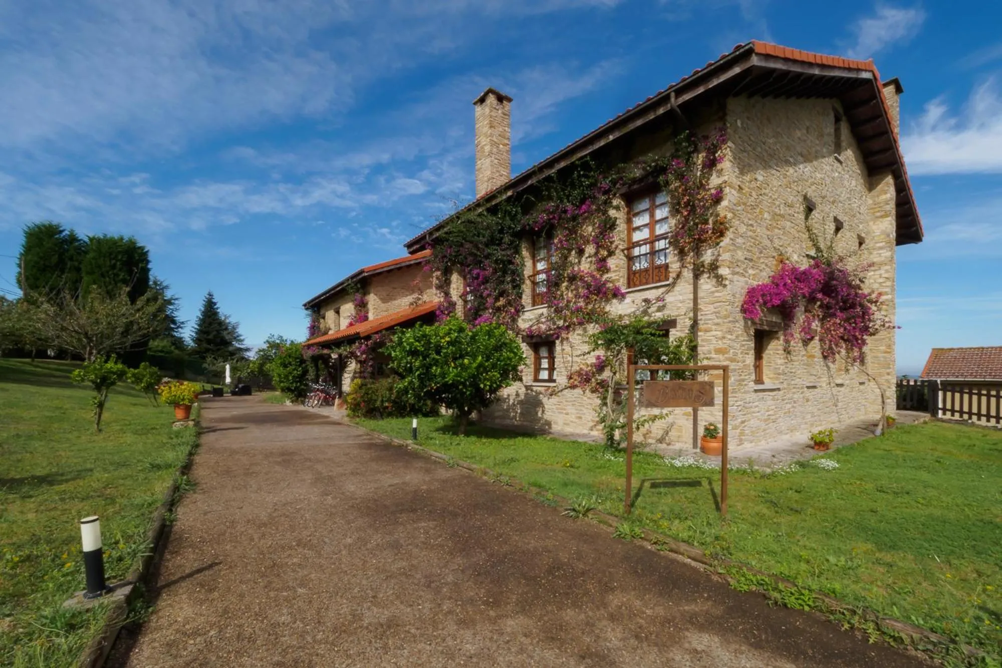 Facade/entrance in Hotel Rural Casona de Cefontes