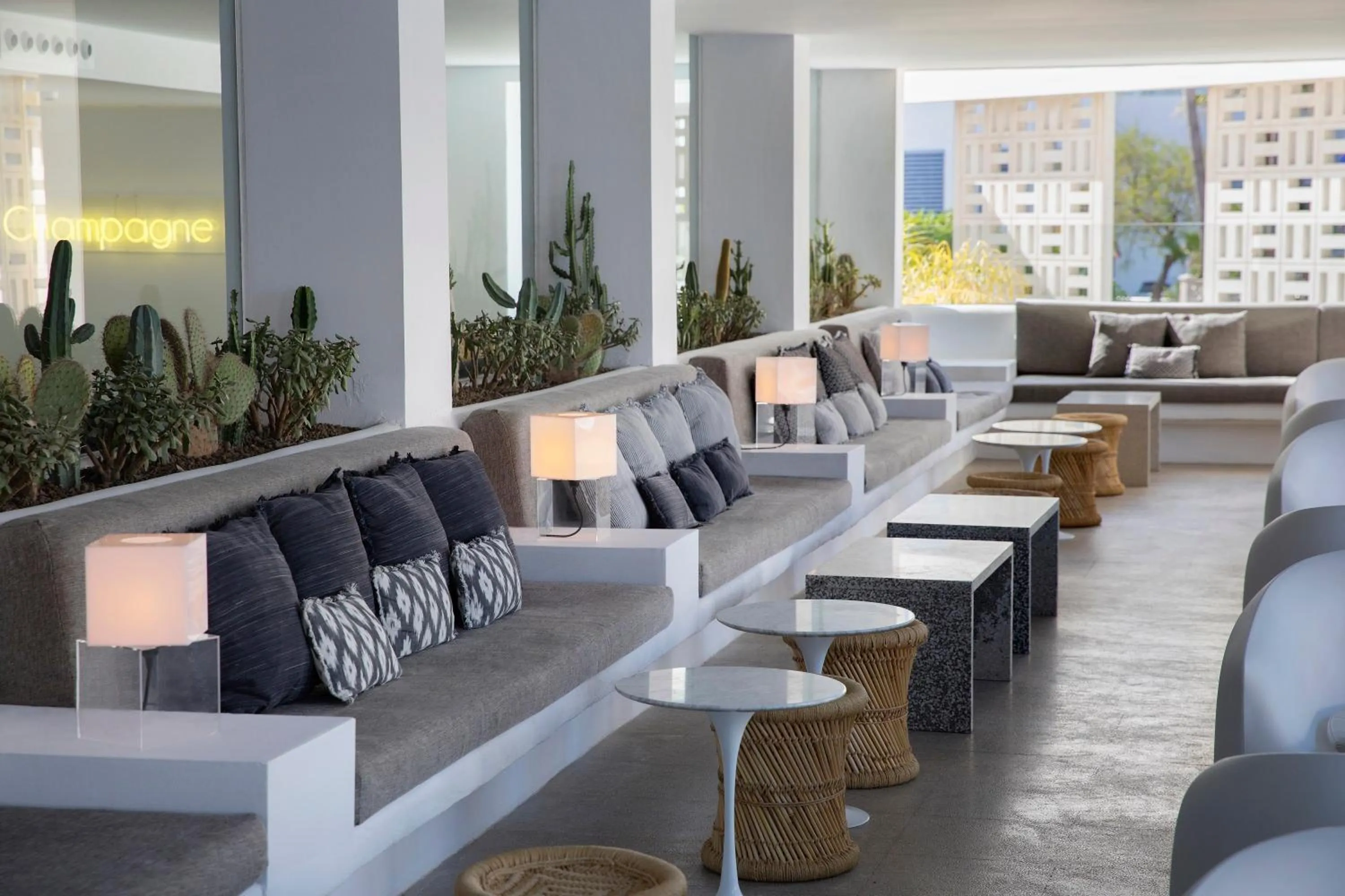 Lounge or bar in HM Balanguera Beach - Adults Only