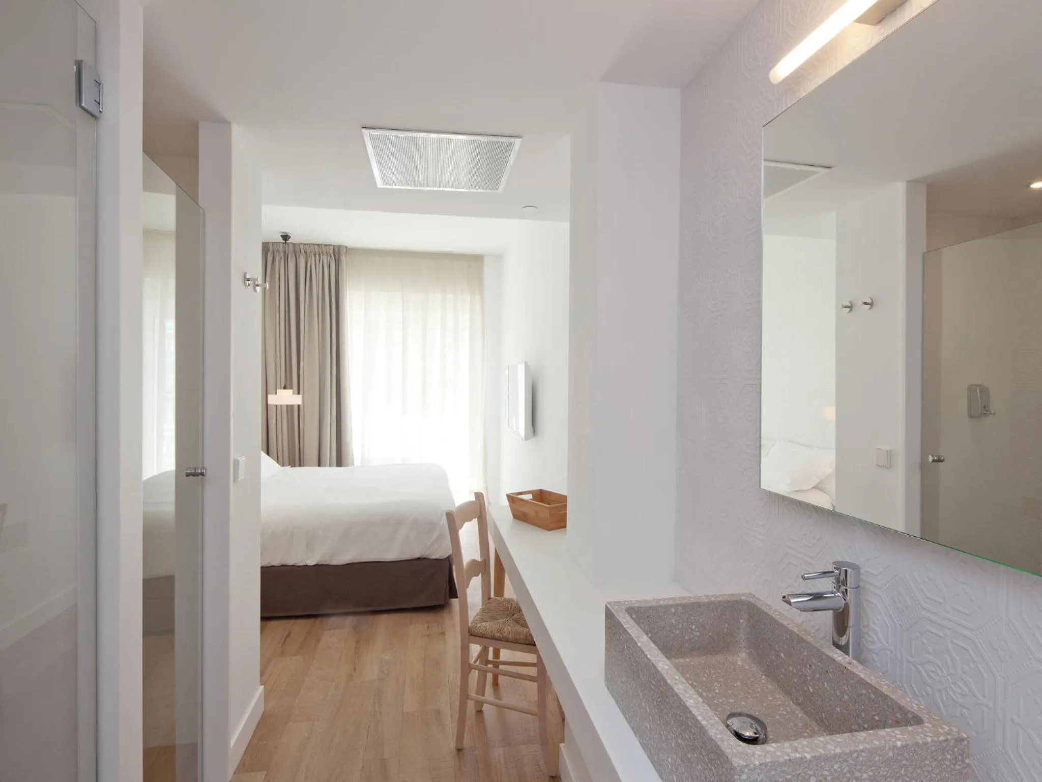 Photo of the whole room, Bed in HM Balanguera Beach - Adults Only