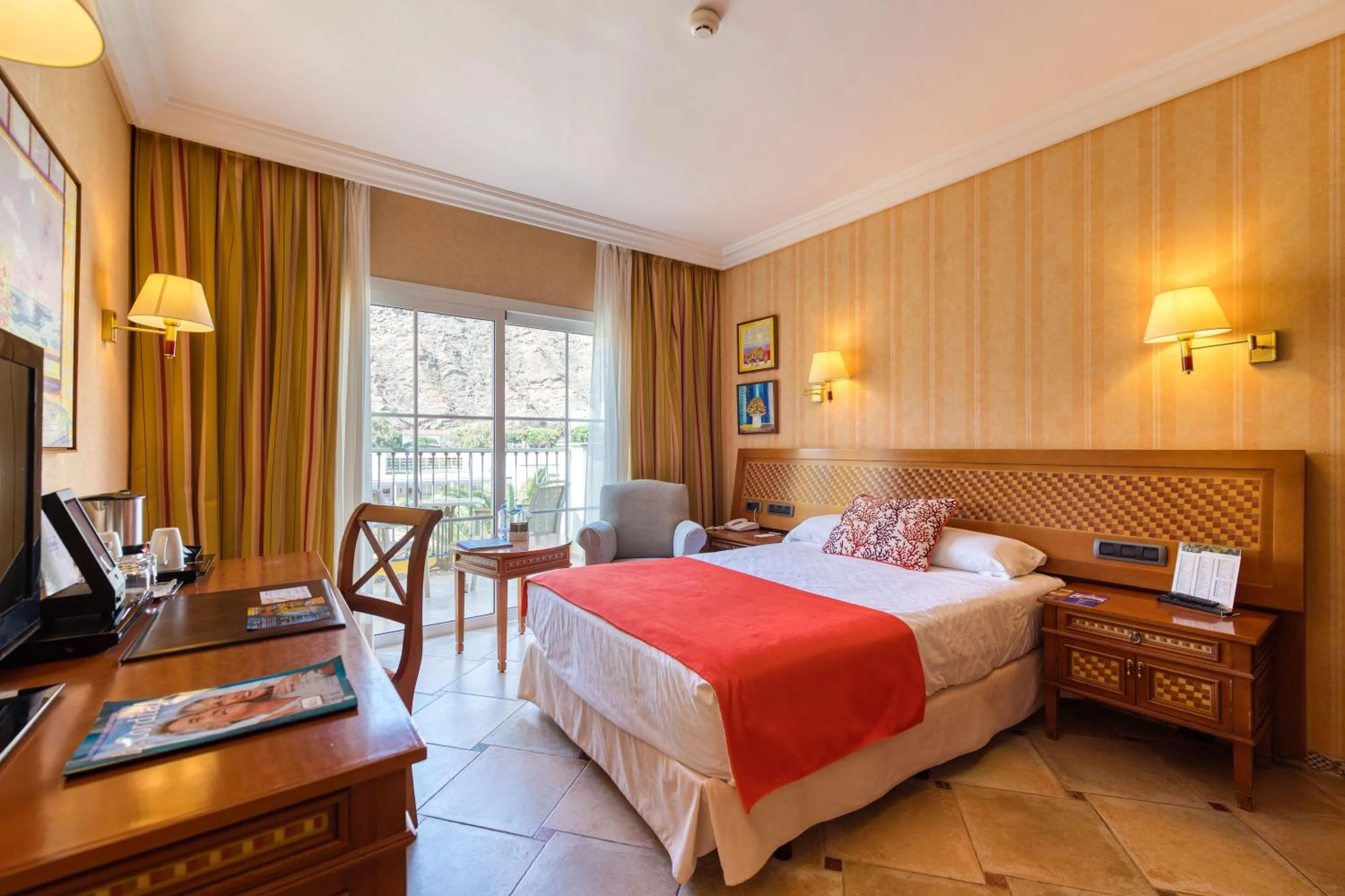 Bedroom, Bed in Hotel Cordial Mogán Playa