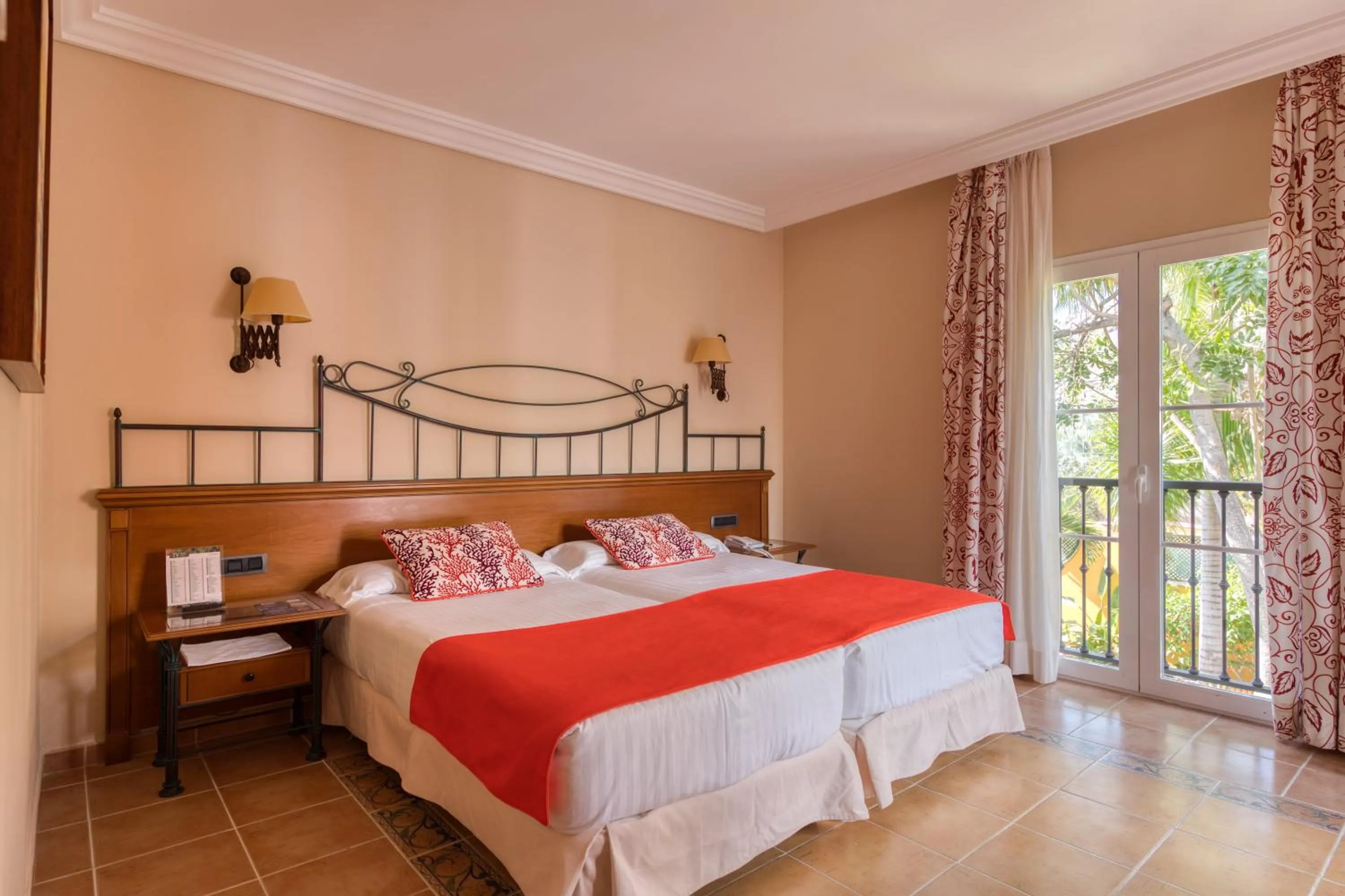 Bedroom, Bed in Hotel Cordial Mogán Playa